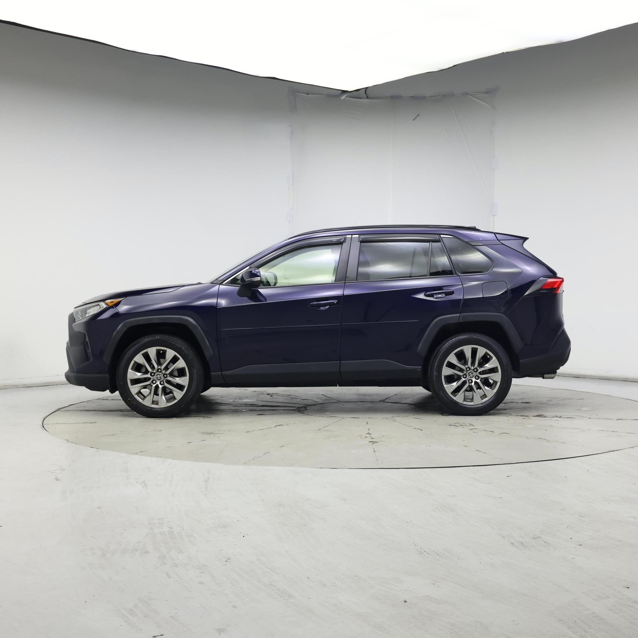 Thumbnail: 2020 Toyota RAV4 - 3