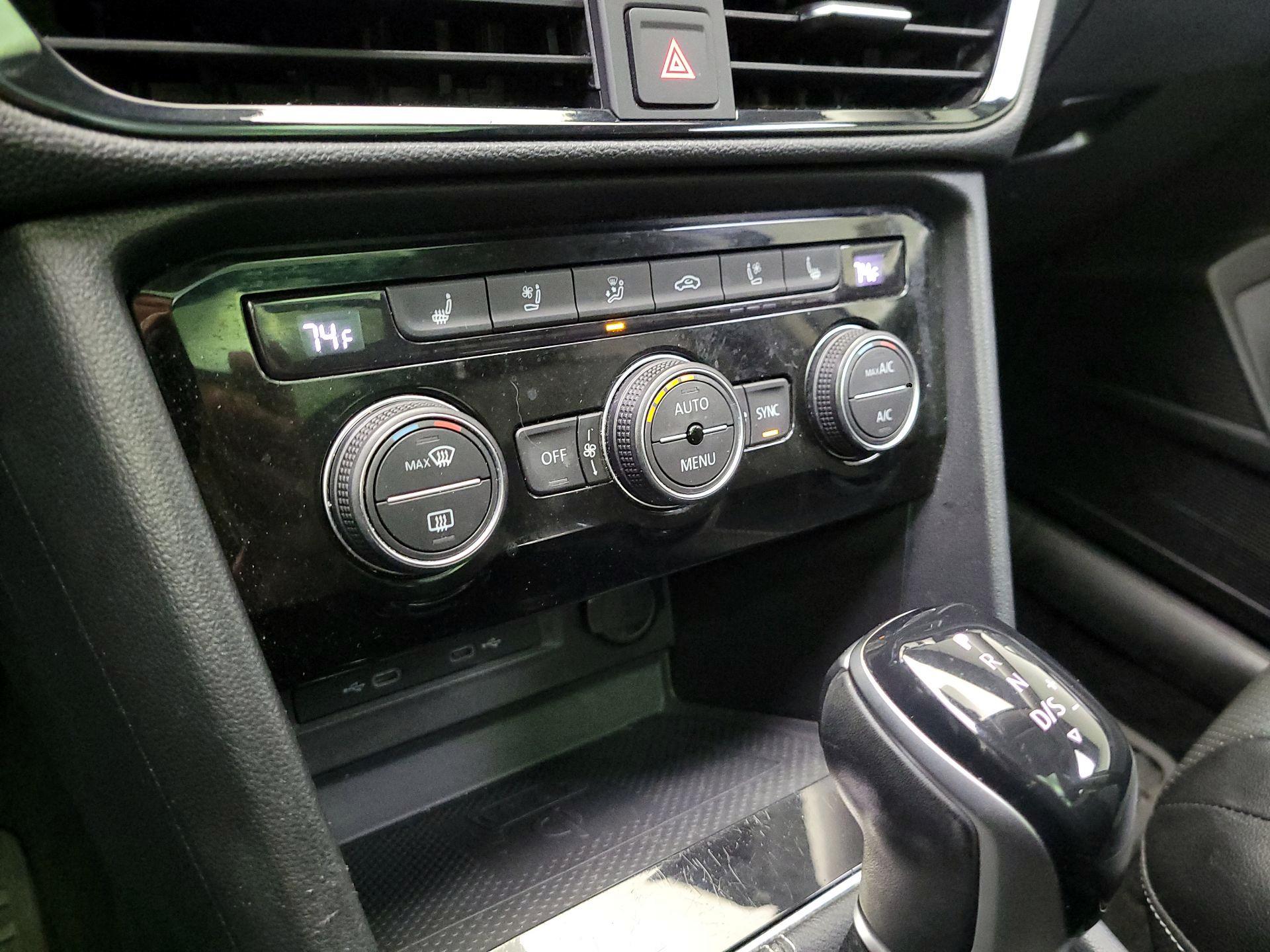 Thumbnail: 2022 Volkswagen Taos - 17