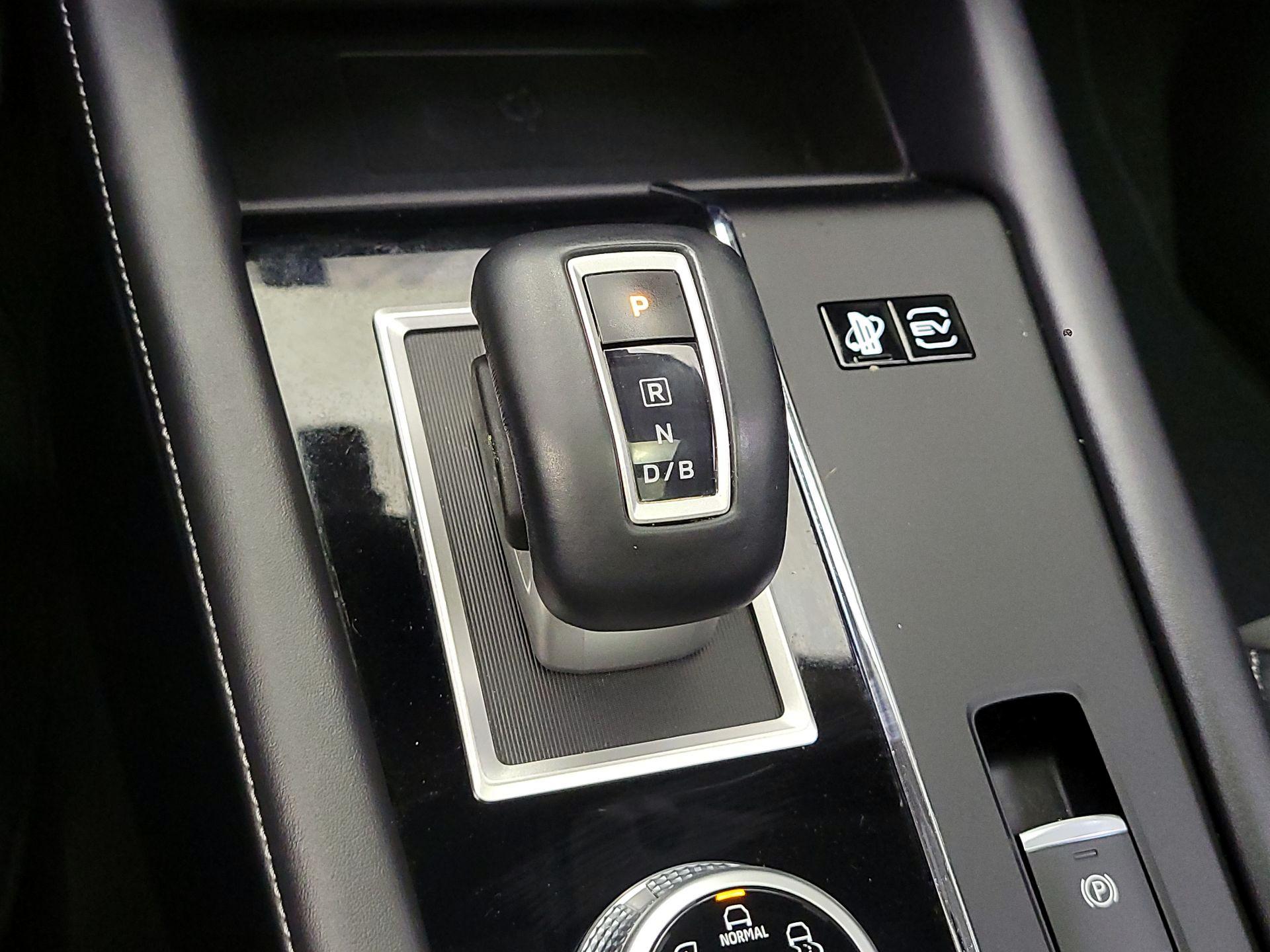 Thumbnail: 2023 Mitsubishi Outlander - 18