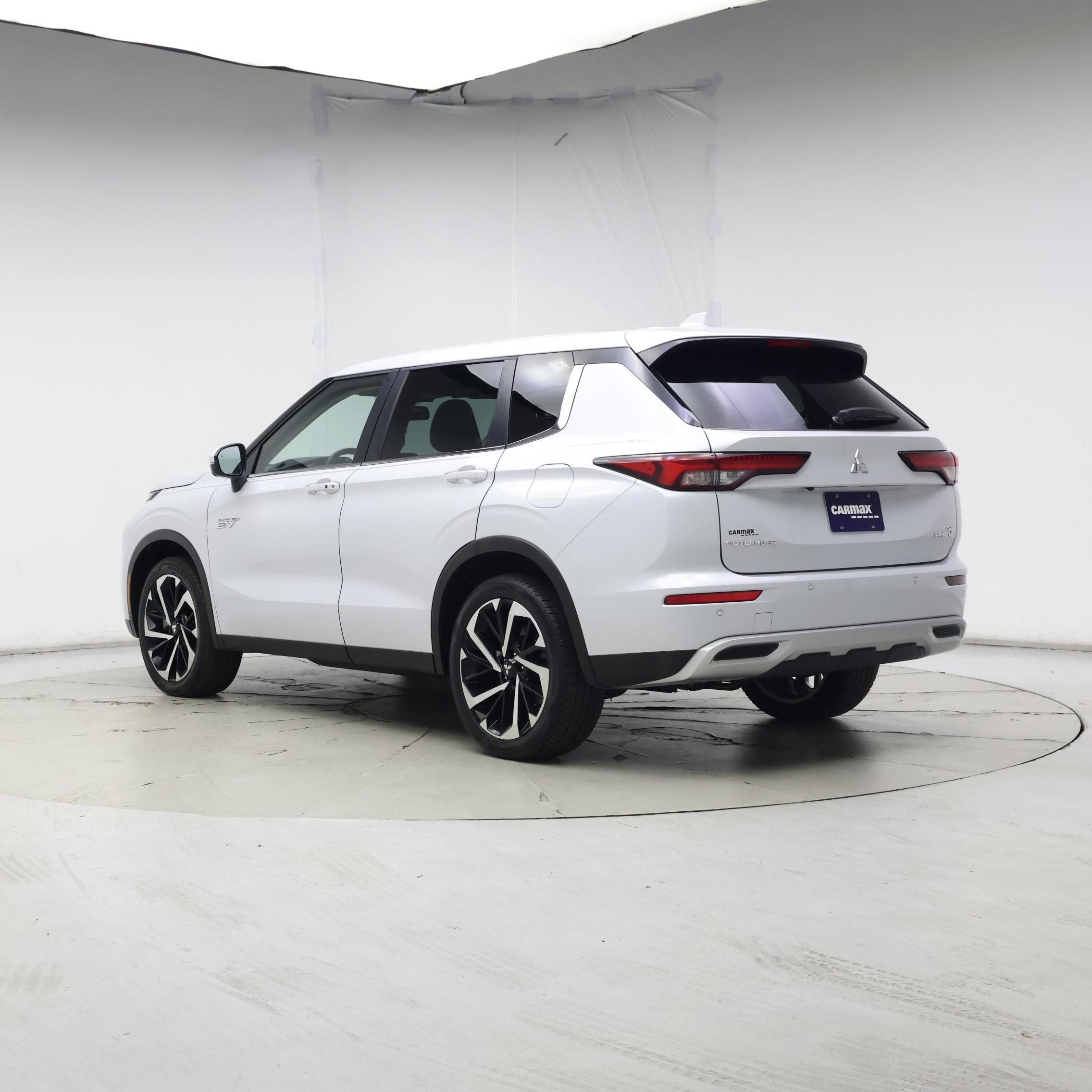 Thumbnail: 2023 Mitsubishi Outlander - 2