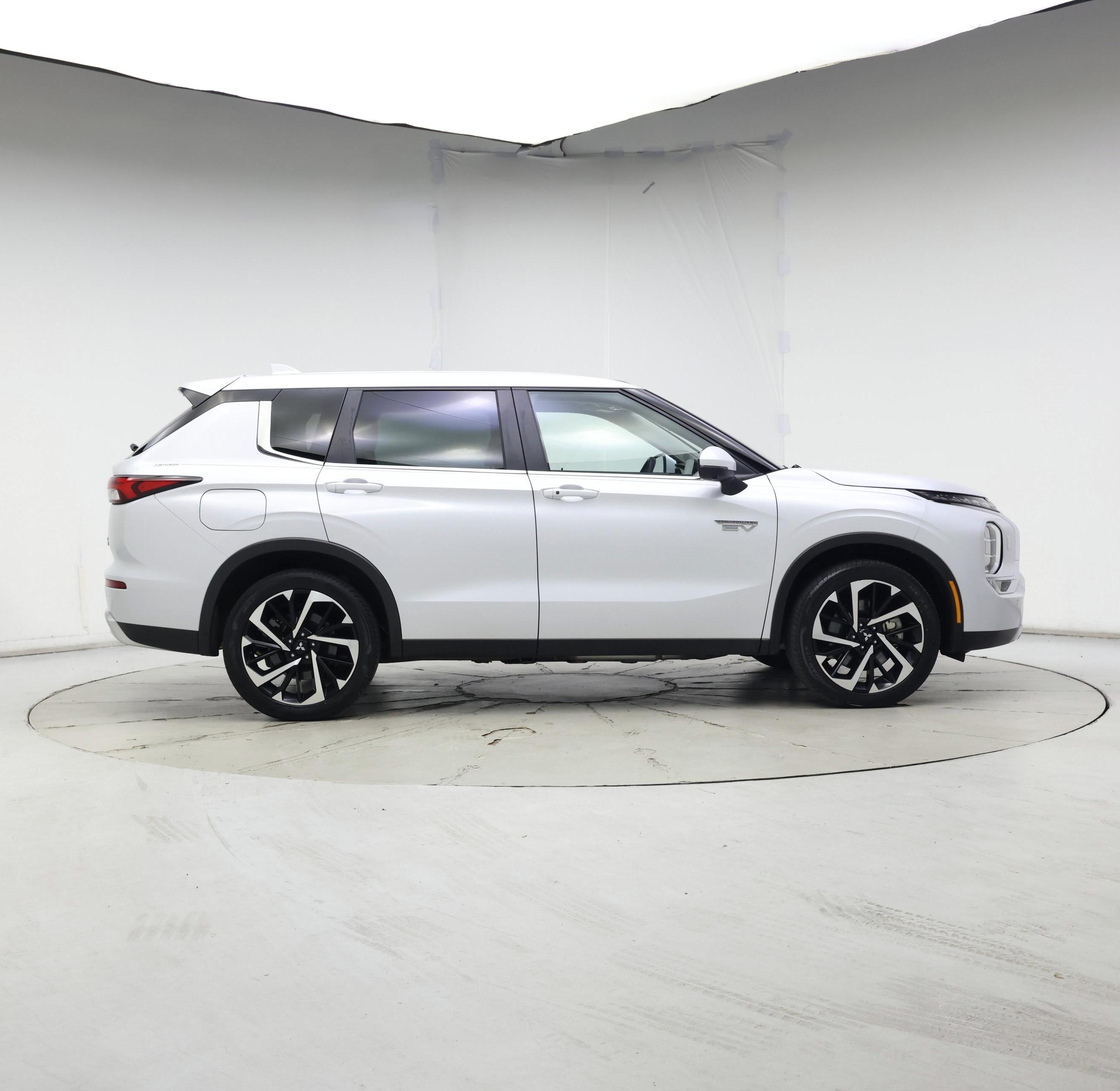 Thumbnail: 2023 Mitsubishi Outlander - 7