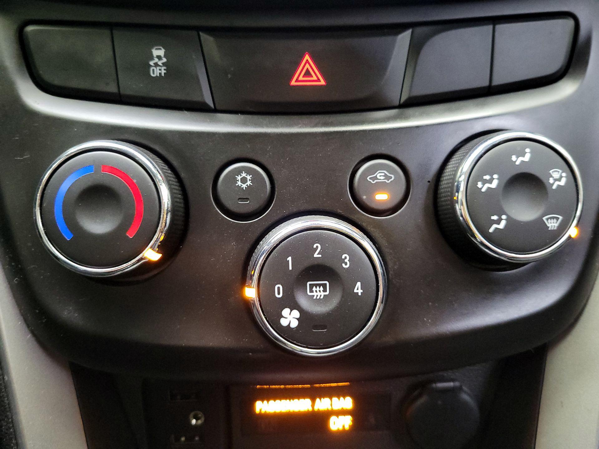 Thumbnail: 2021 Chevrolet Trax - 17