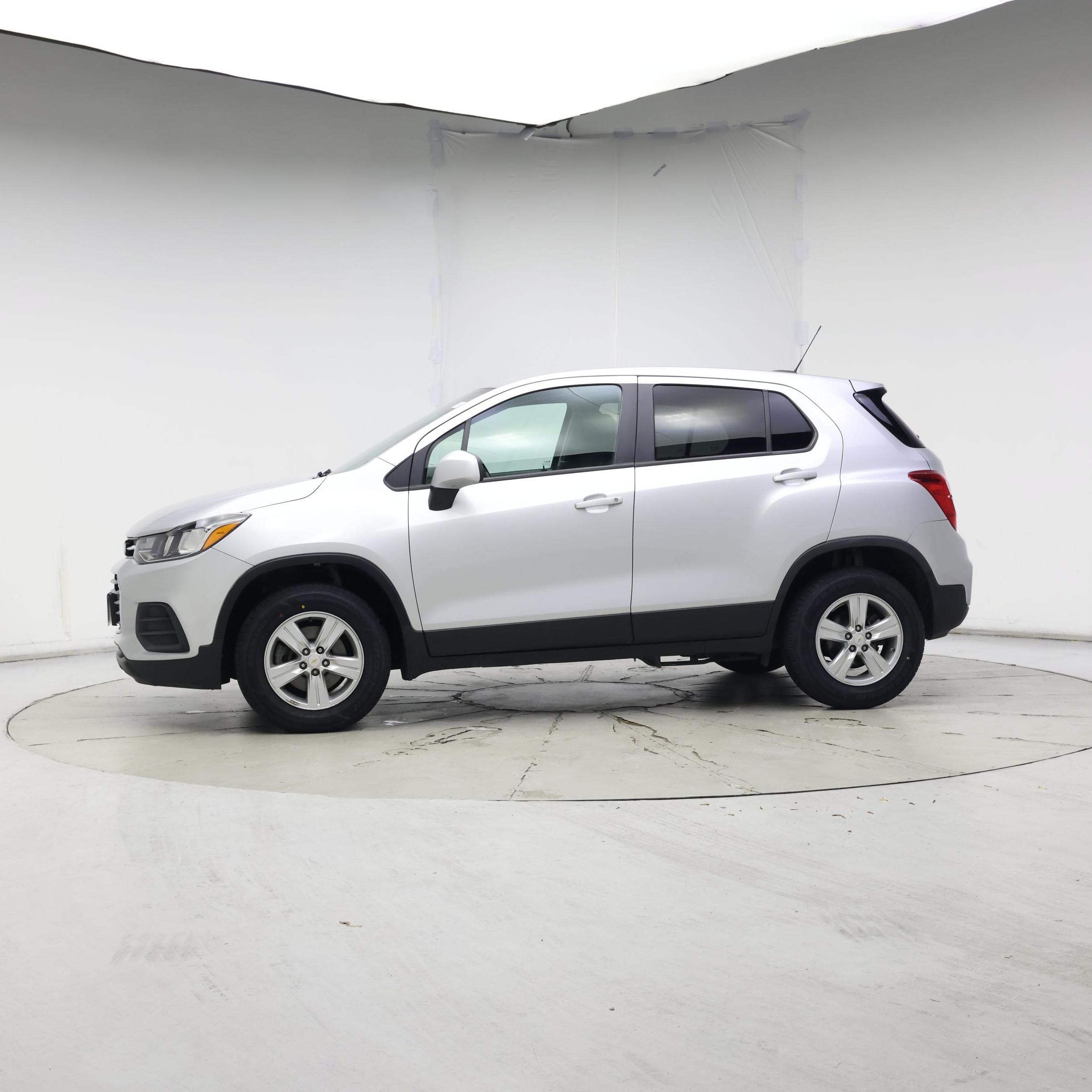 Thumbnail: 2021 Chevrolet Trax - 3