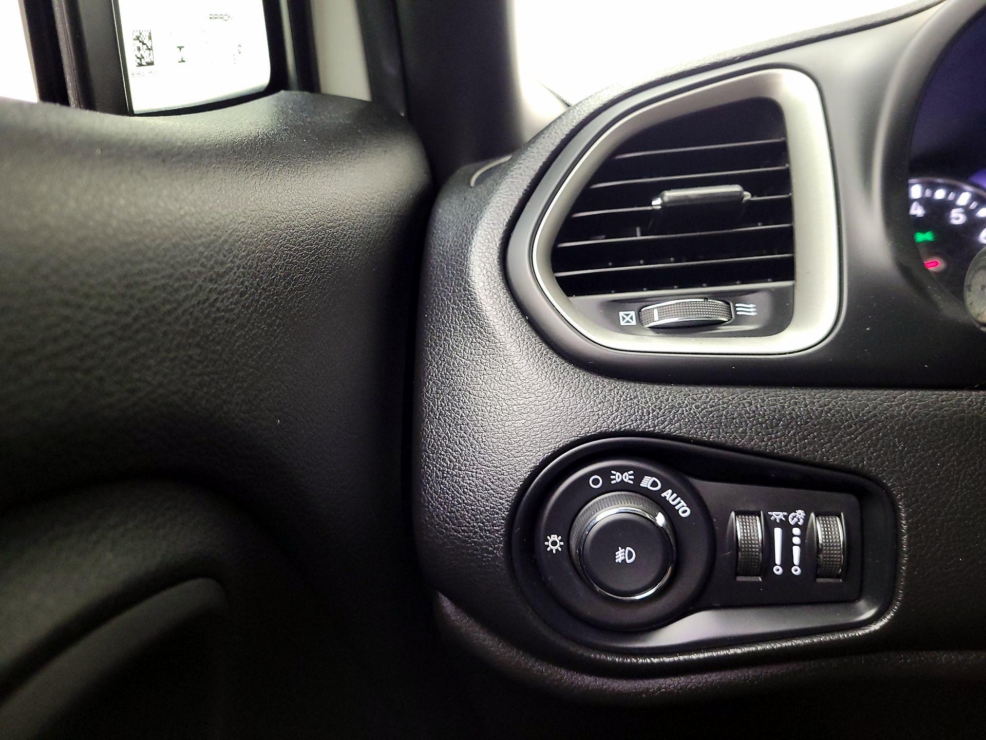 Thumbnail: 2021 Jeep Renegade - 13