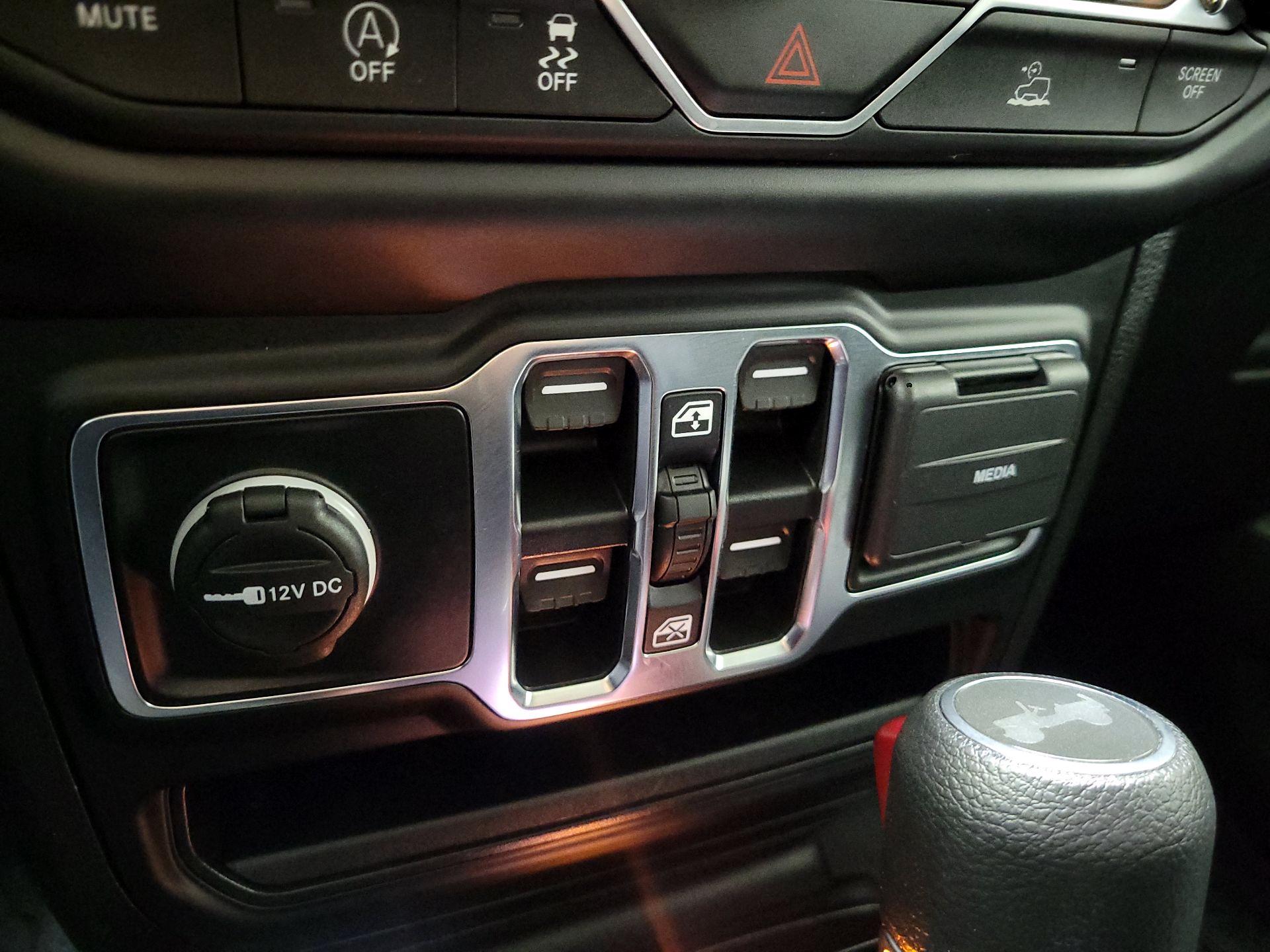 Thumbnail: 2022 Jeep Wrangler - 18