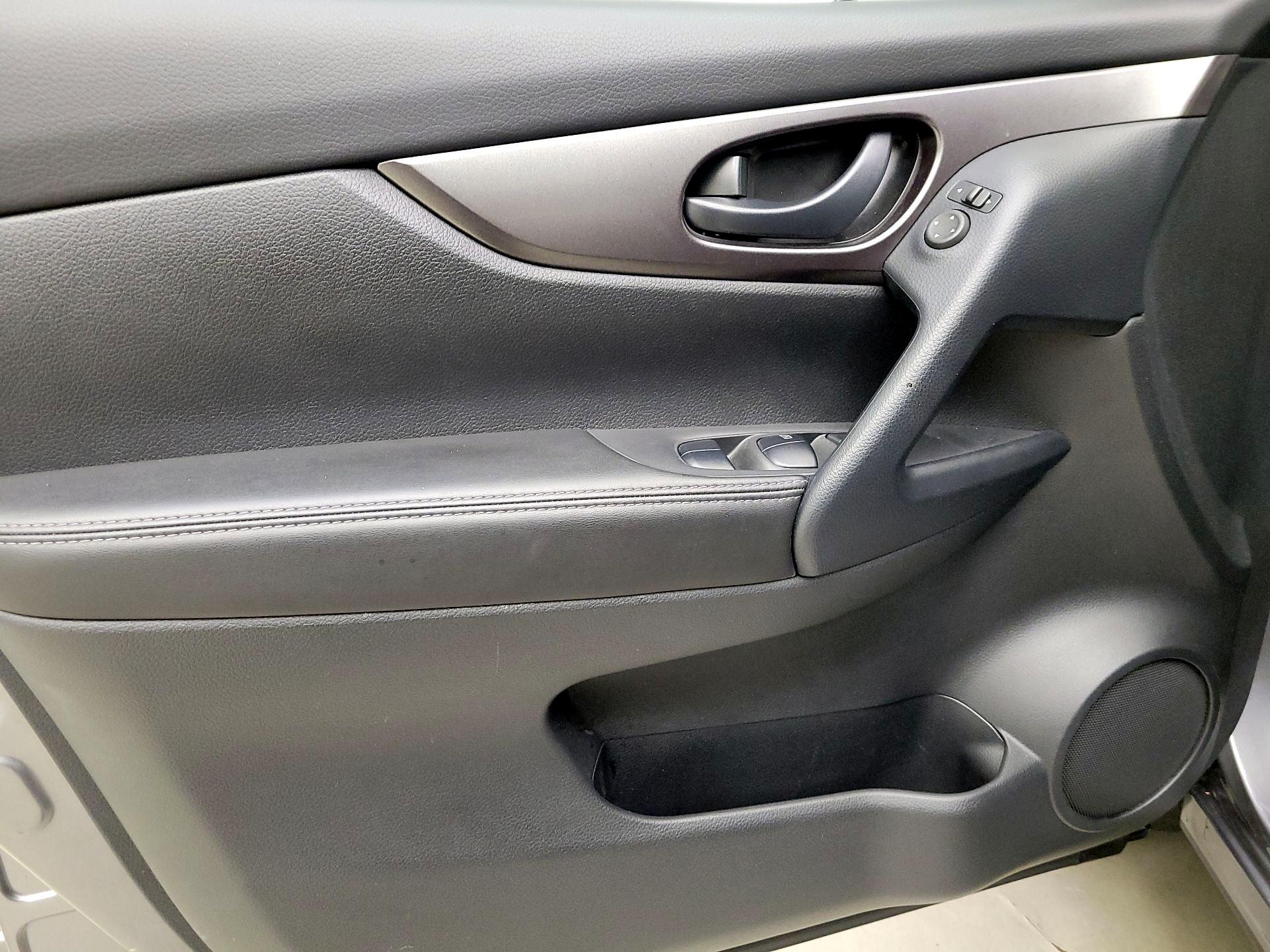 Thumbnail: 2022 Nissan Rogue Sport - 12