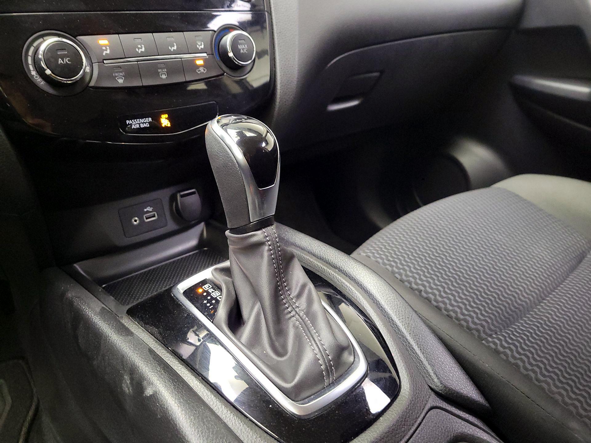 Thumbnail: 2022 Nissan Rogue Sport - 17