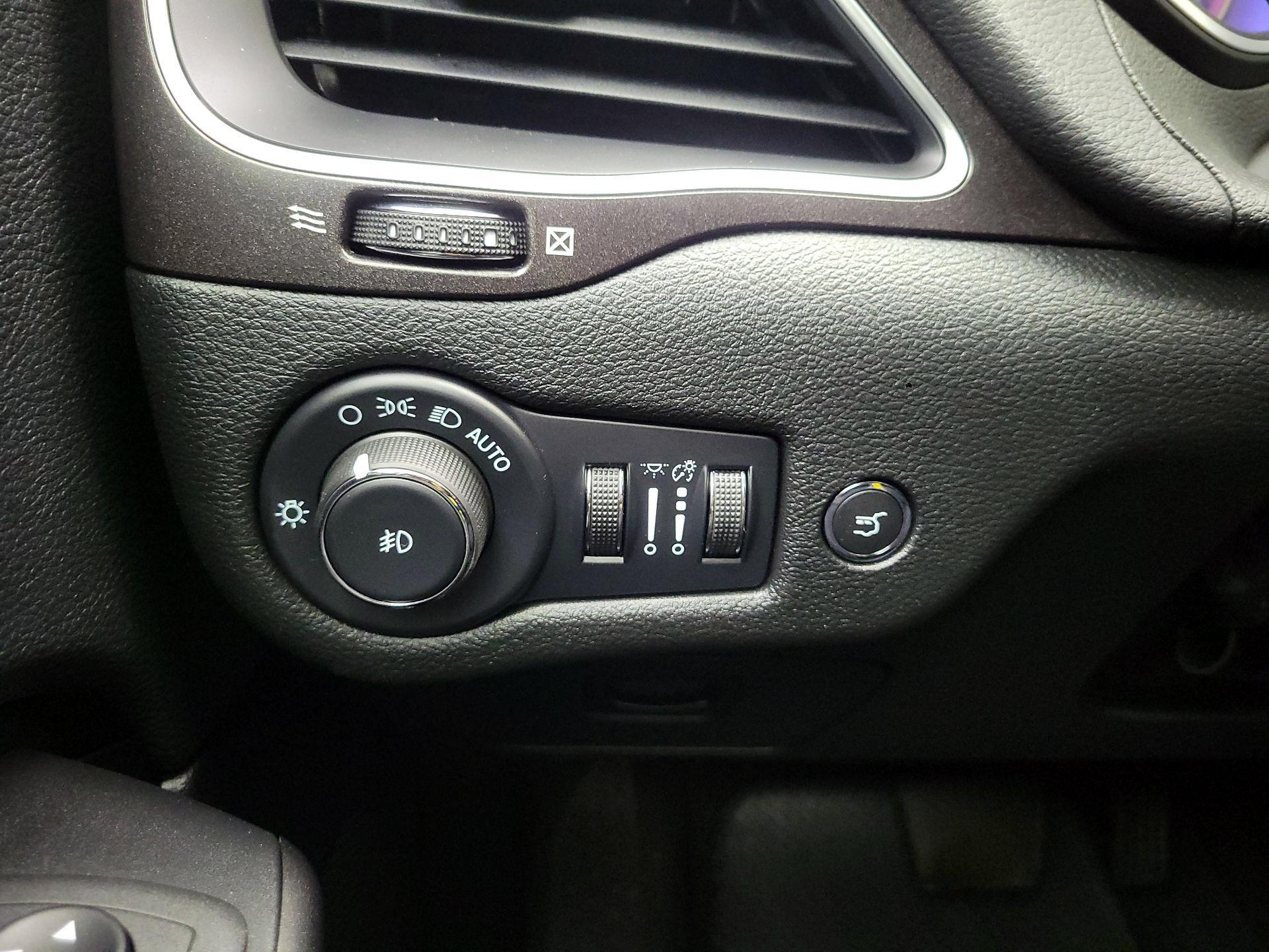 Thumbnail: 2022 Jeep Cherokee - 13