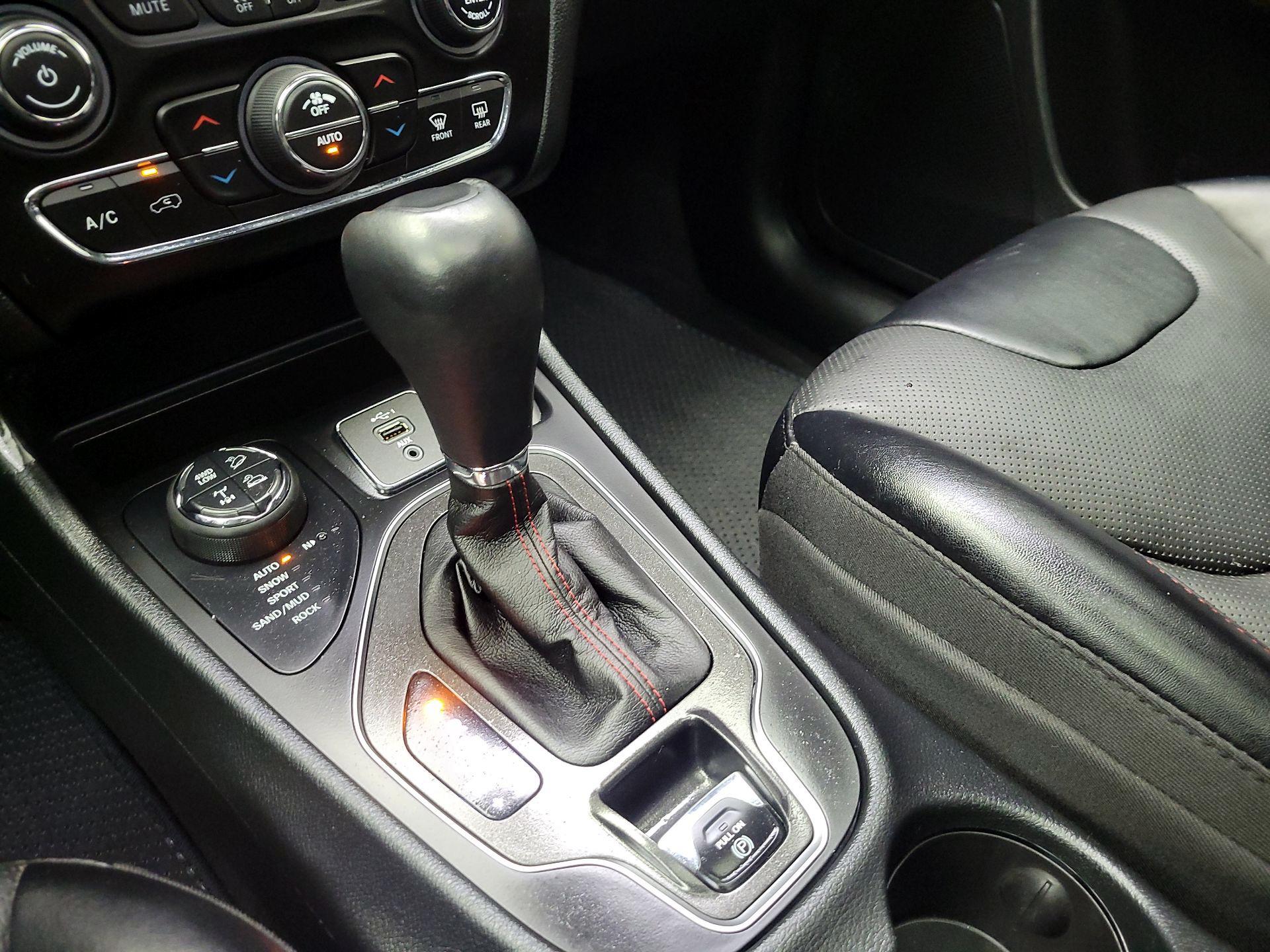 Thumbnail: 2022 Jeep Cherokee - 18