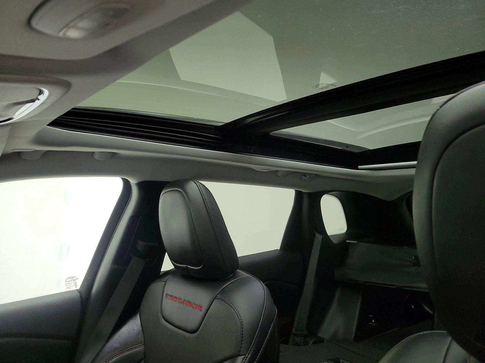 Thumbnail: 2022 Jeep Cherokee - 20