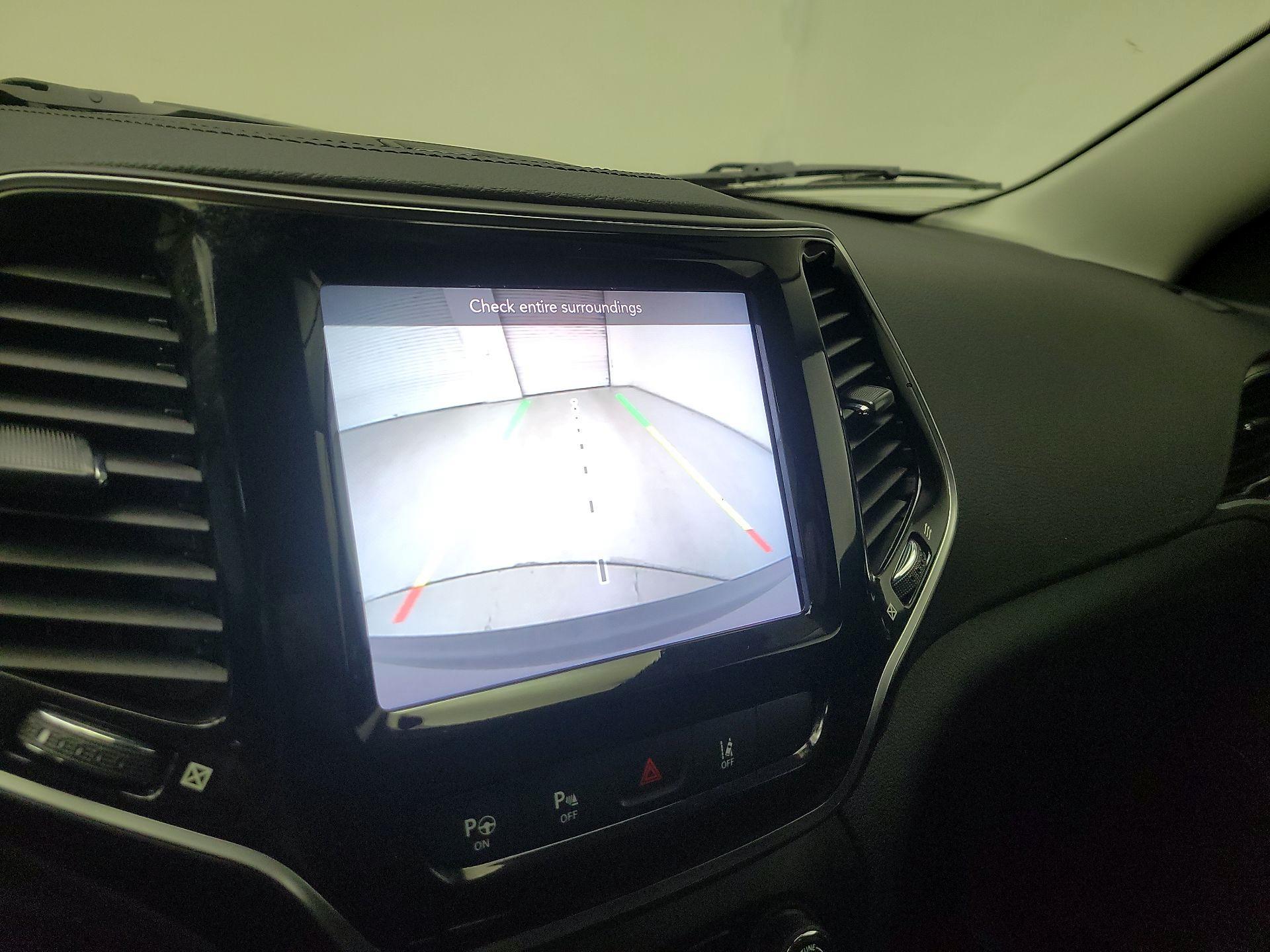 Thumbnail: 2021 Jeep Cherokee - 14