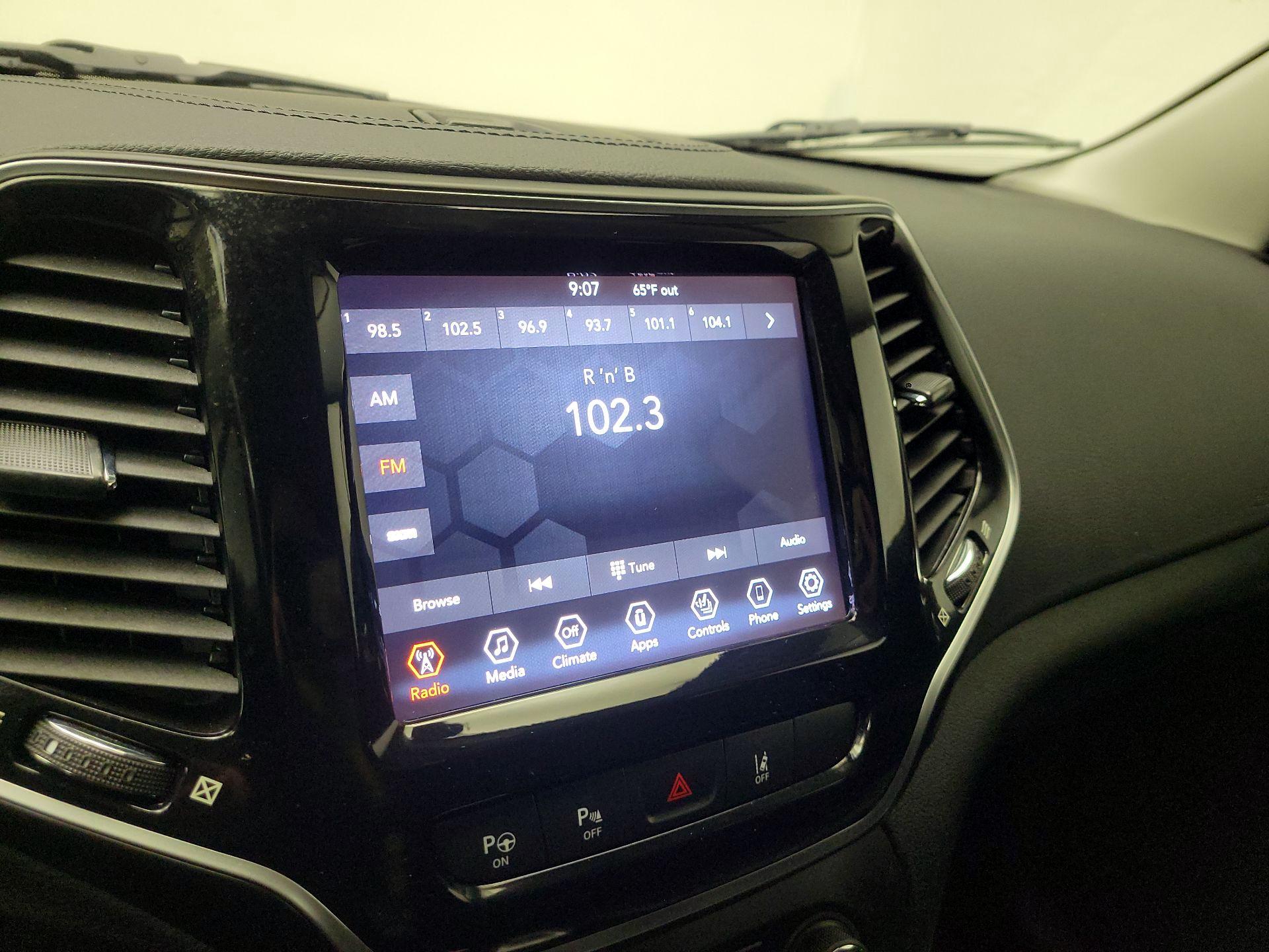 Thumbnail: 2021 Jeep Cherokee - 15