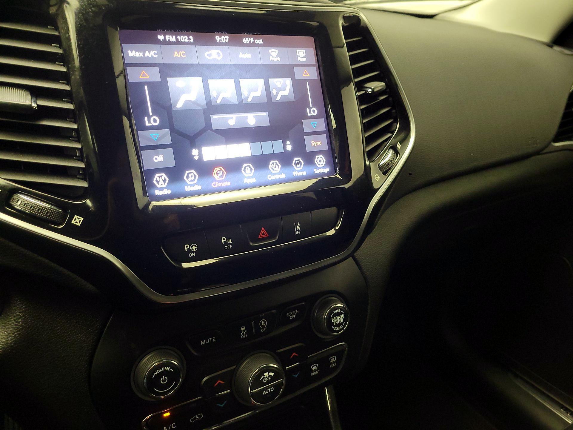 Thumbnail: 2021 Jeep Cherokee - 16