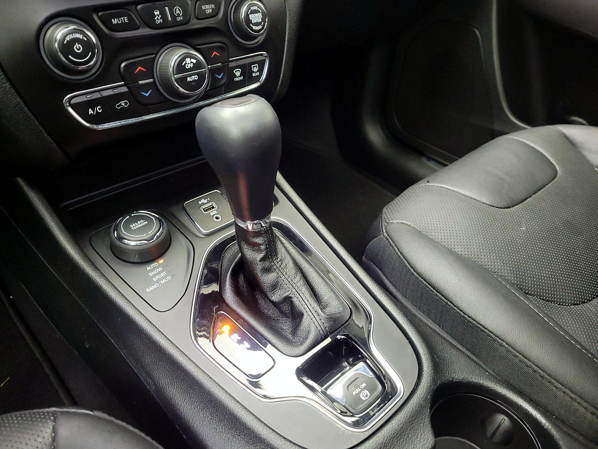 Thumbnail: 2021 Jeep Cherokee - 17