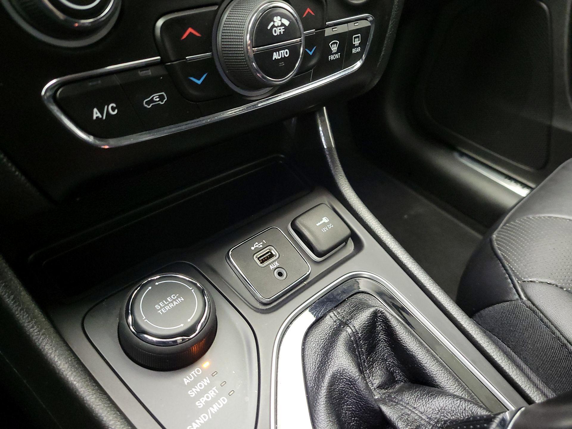 Thumbnail: 2021 Jeep Cherokee - 18