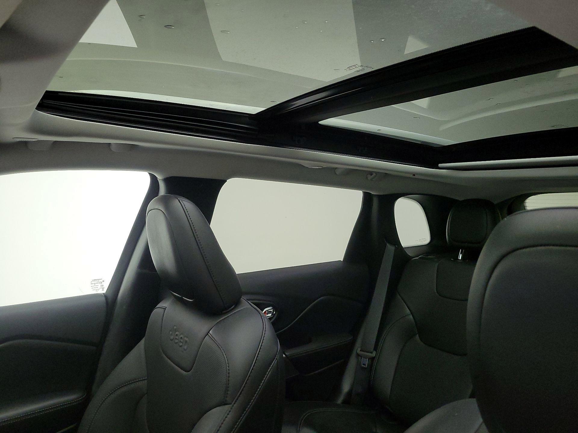 Thumbnail: 2021 Jeep Cherokee - 19