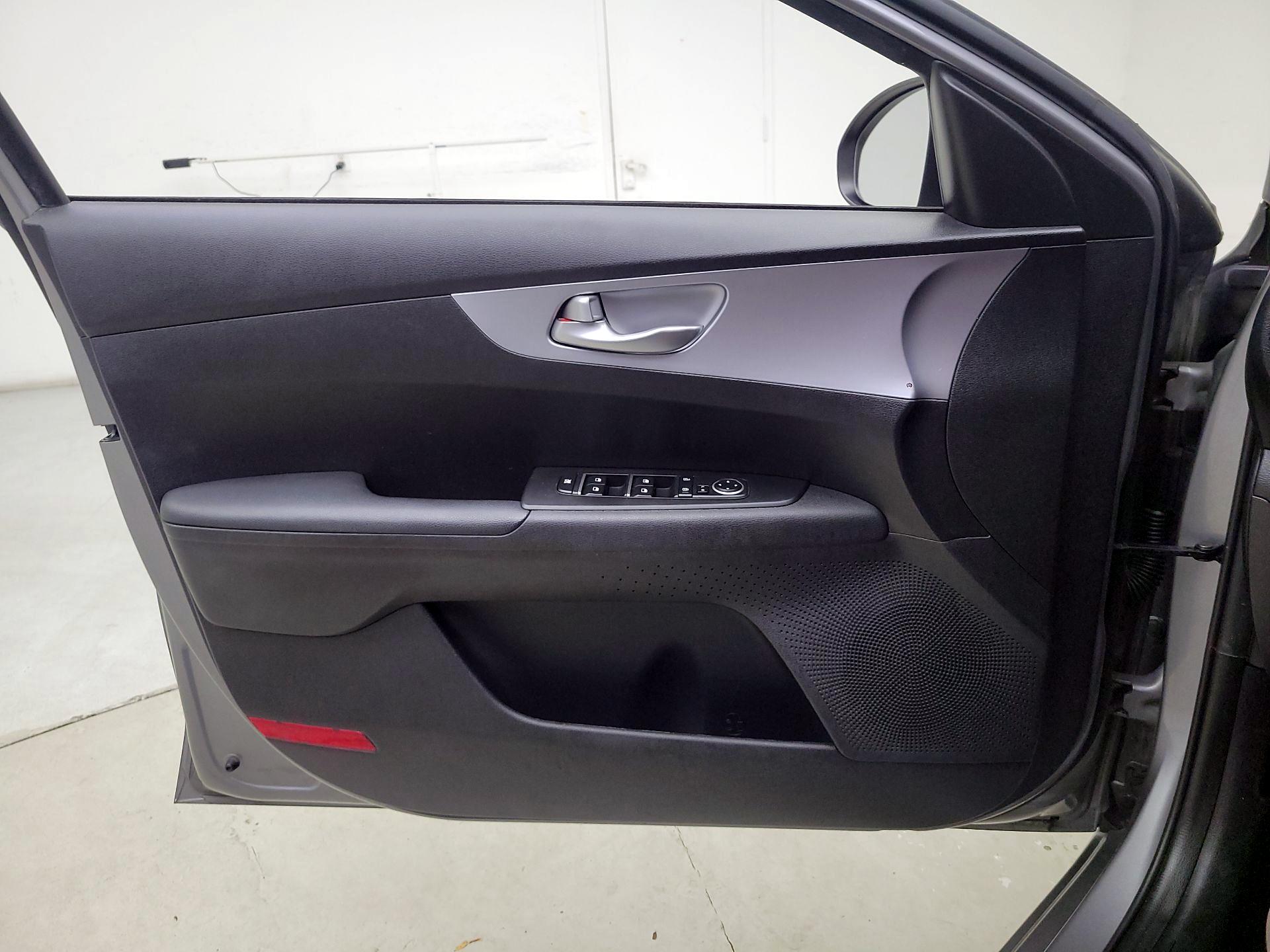 Thumbnail: 2023 Kia Forte - 12