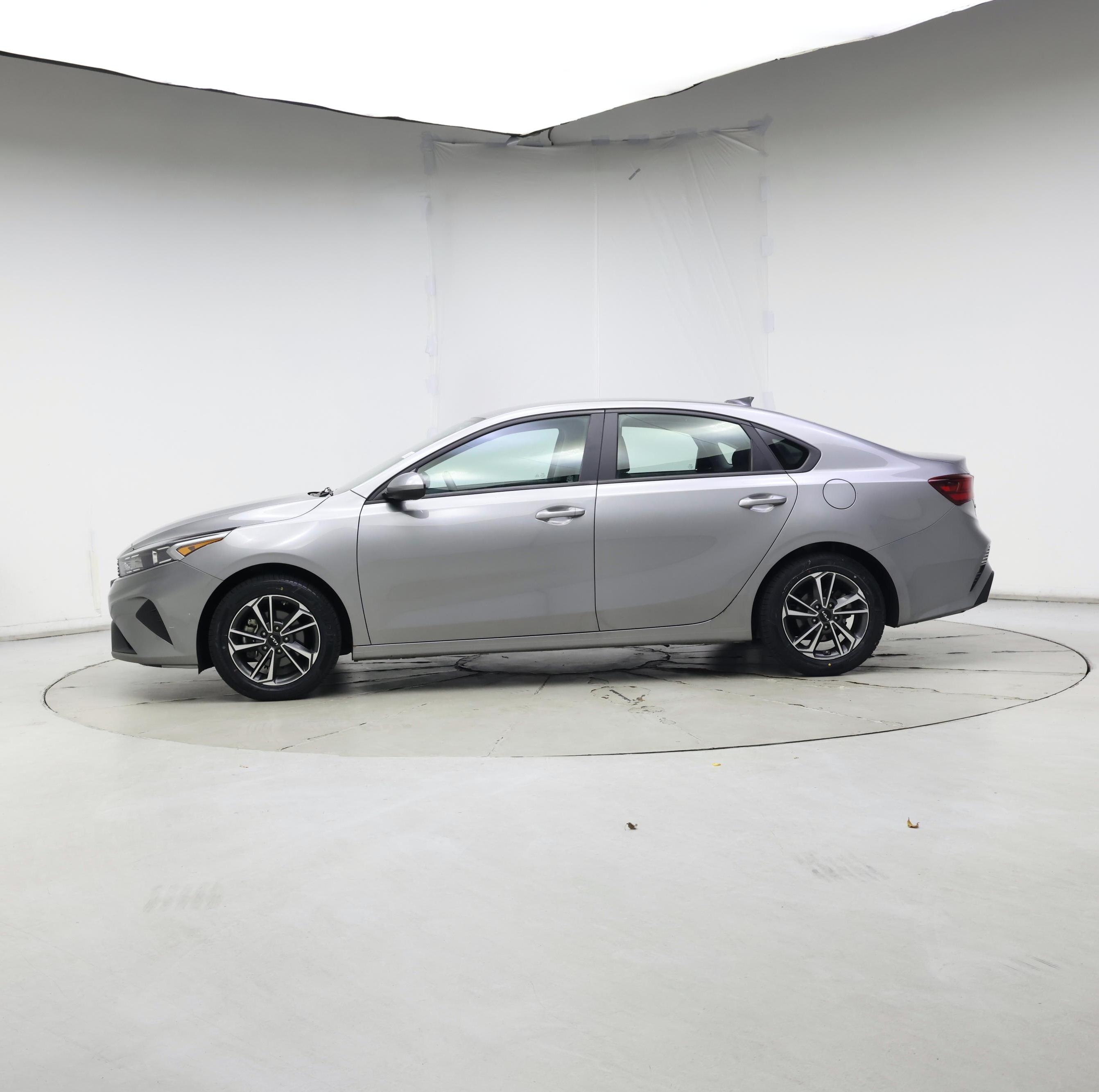 Thumbnail: 2023 Kia Forte - 3