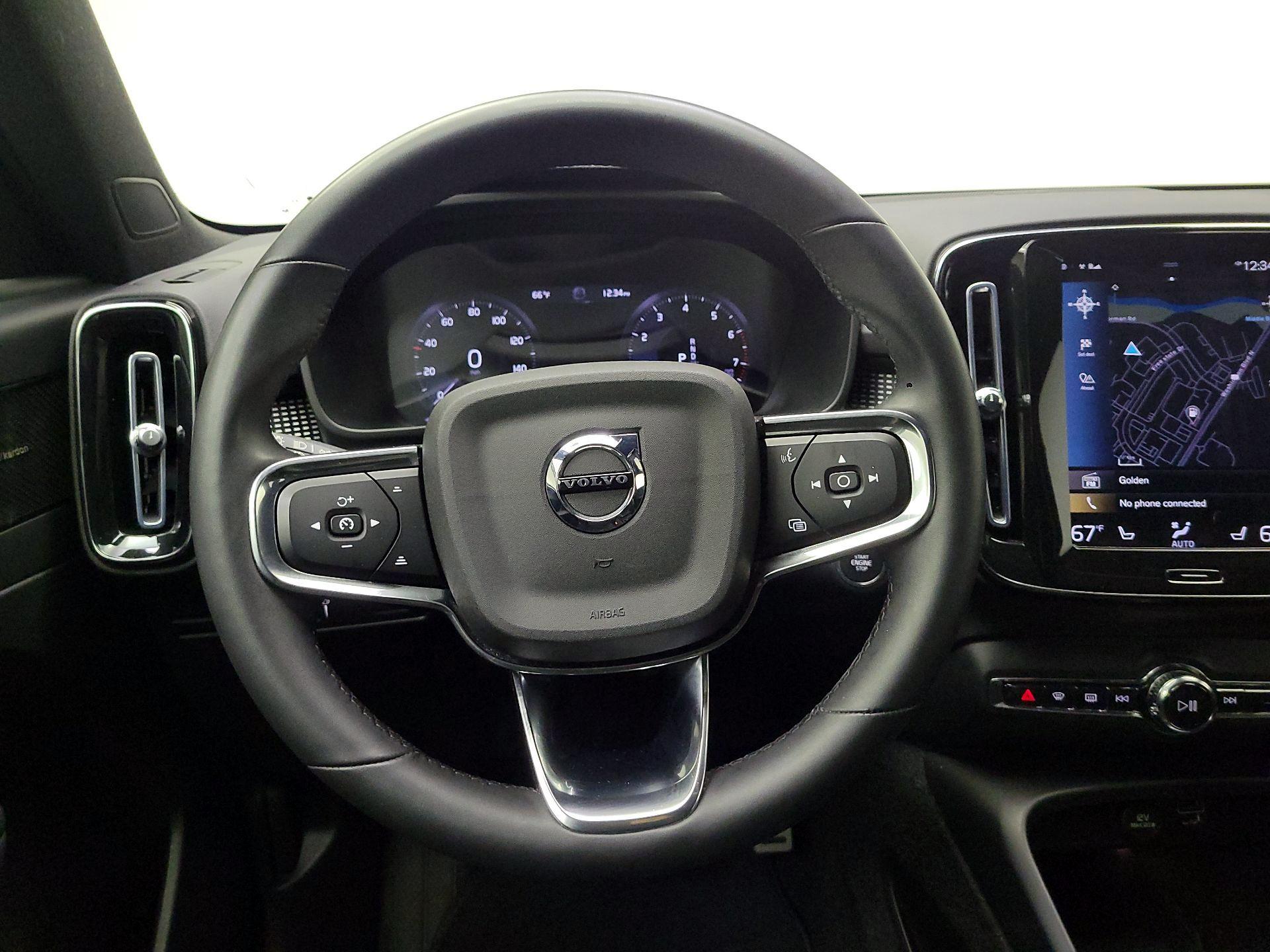 Thumbnail: 2022 Volvo XC40 - 10