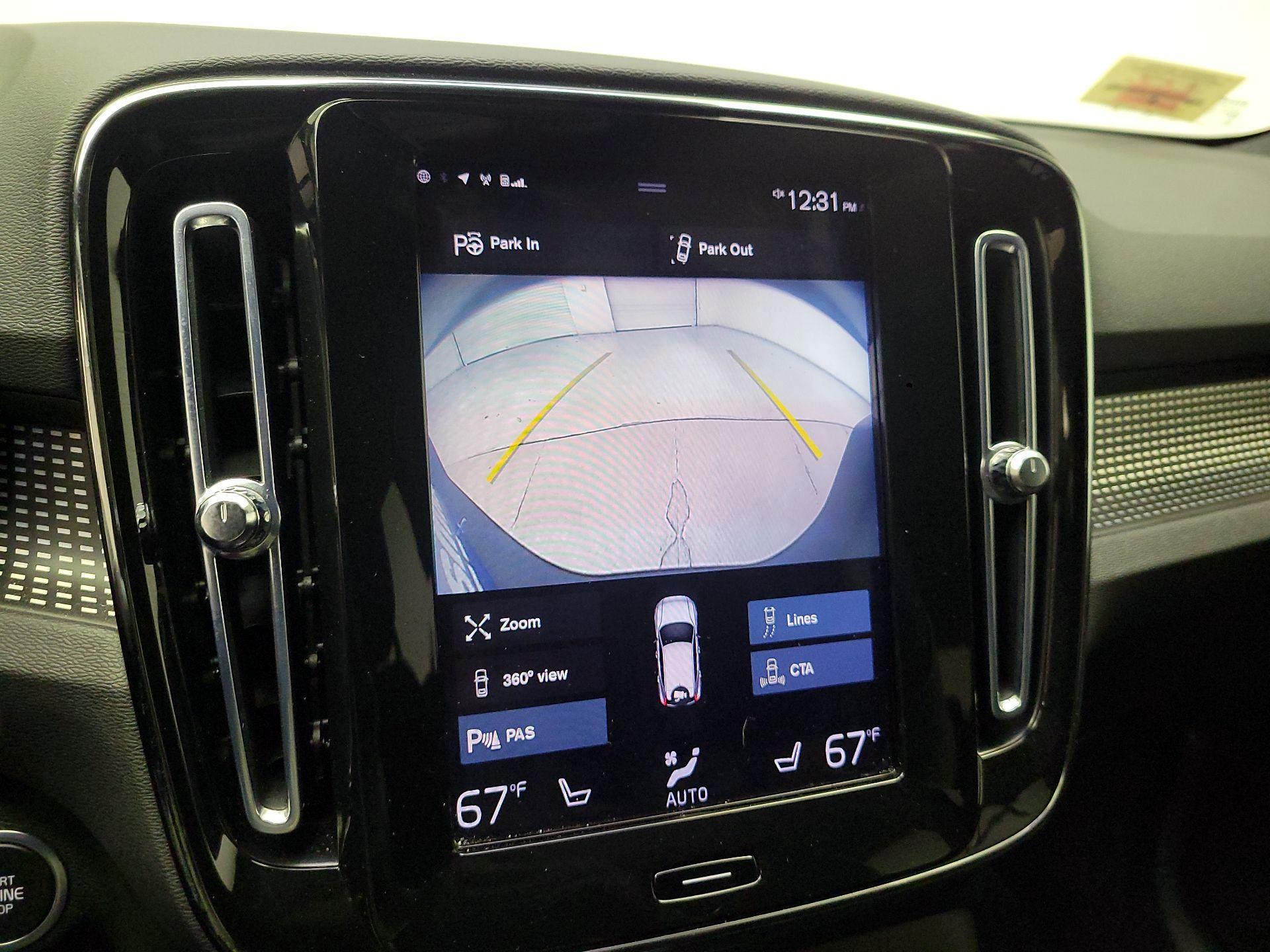 Thumbnail: 2022 Volvo XC40 - 15