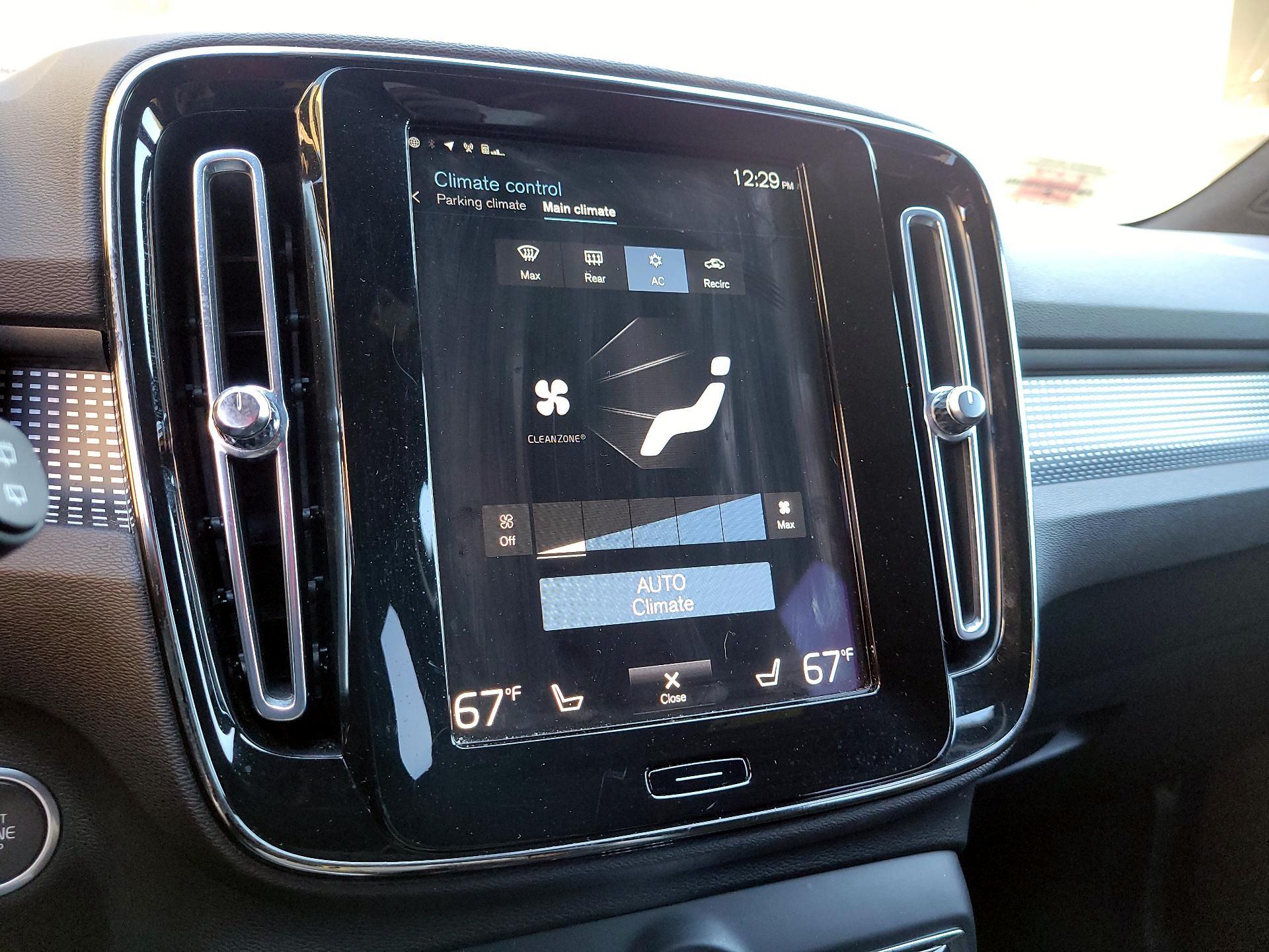 Thumbnail: 2022 Volvo XC40 - 17