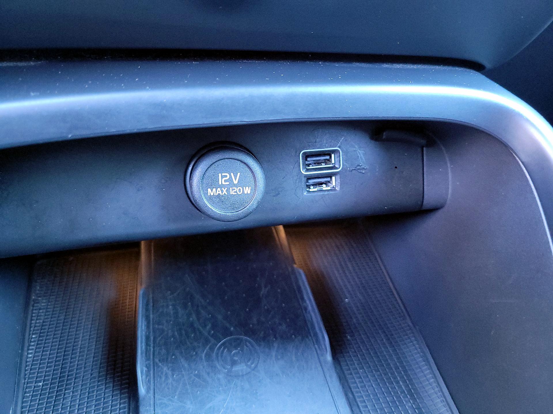 Thumbnail: 2022 Volvo XC40 - 19