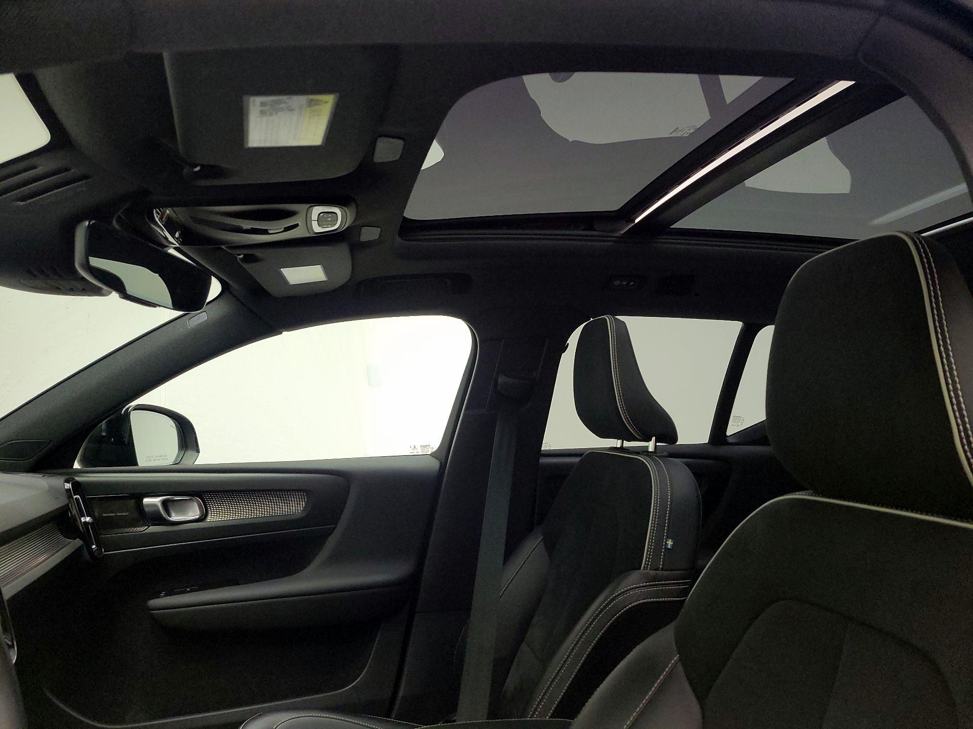 Thumbnail: 2022 Volvo XC40 - 20