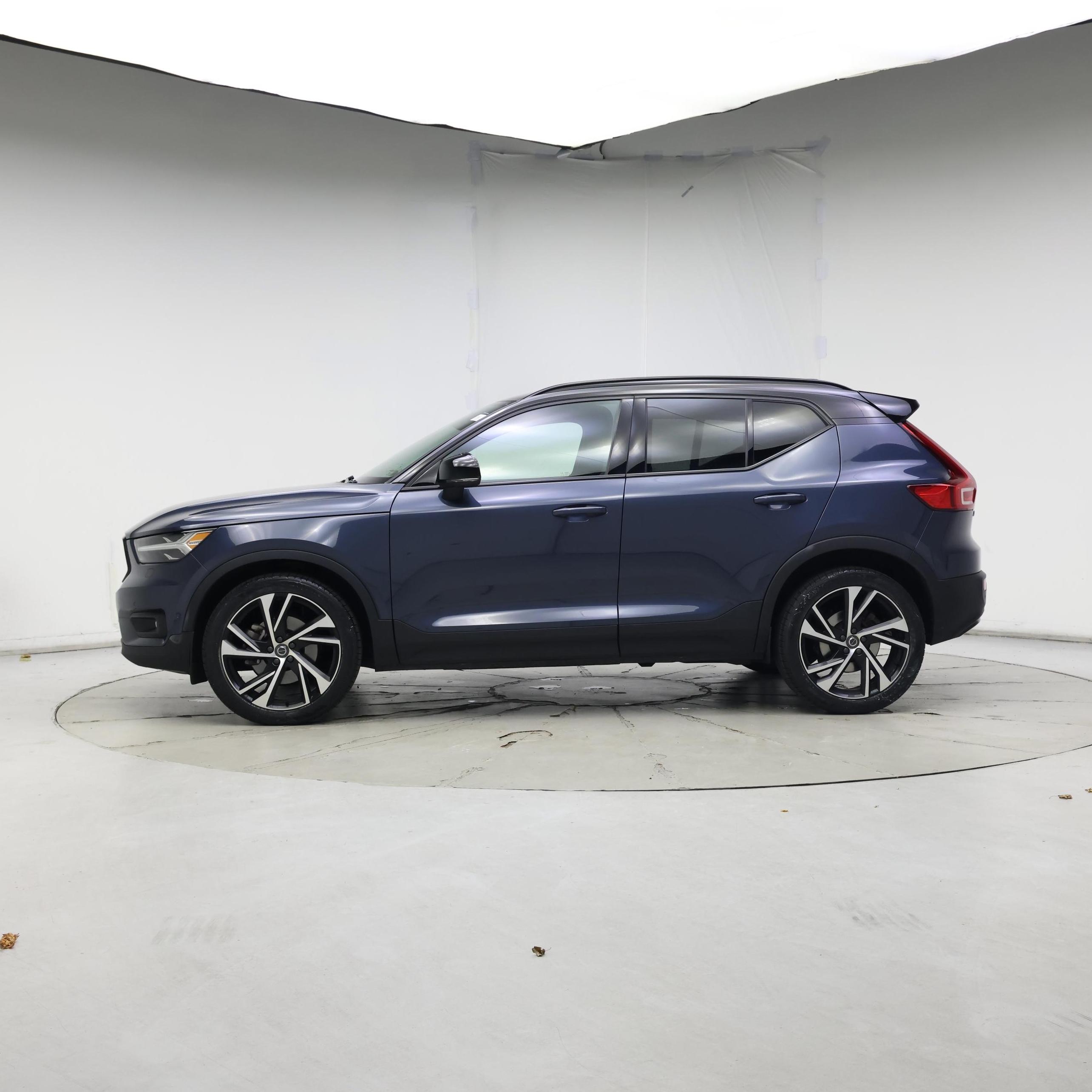 Thumbnail: 2022 Volvo XC40 - 3