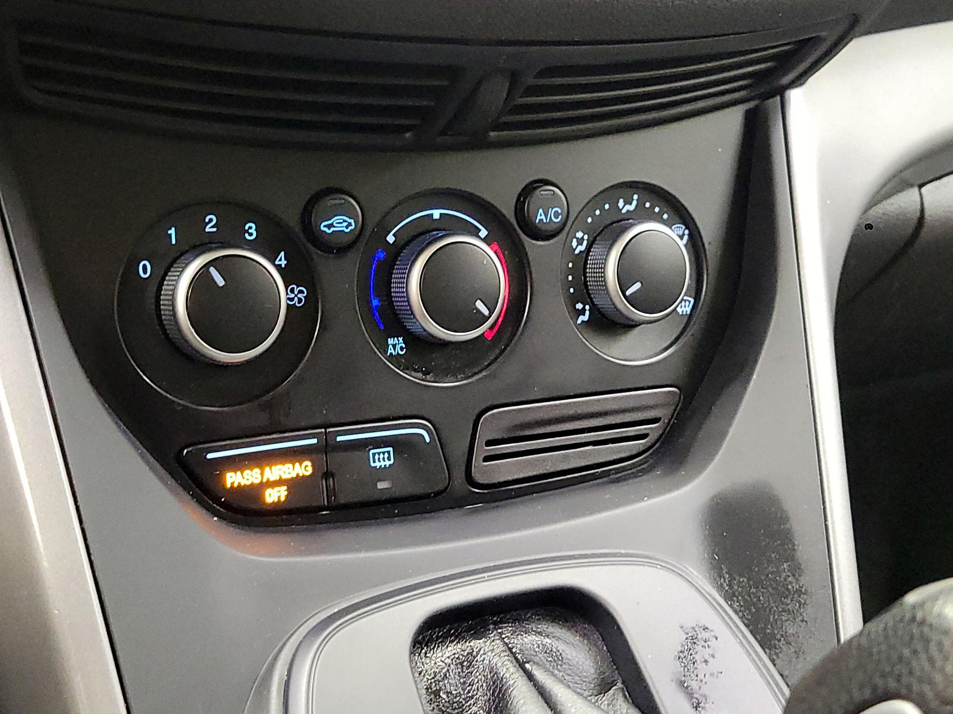 Thumbnail: 2015 Ford Escape - 16