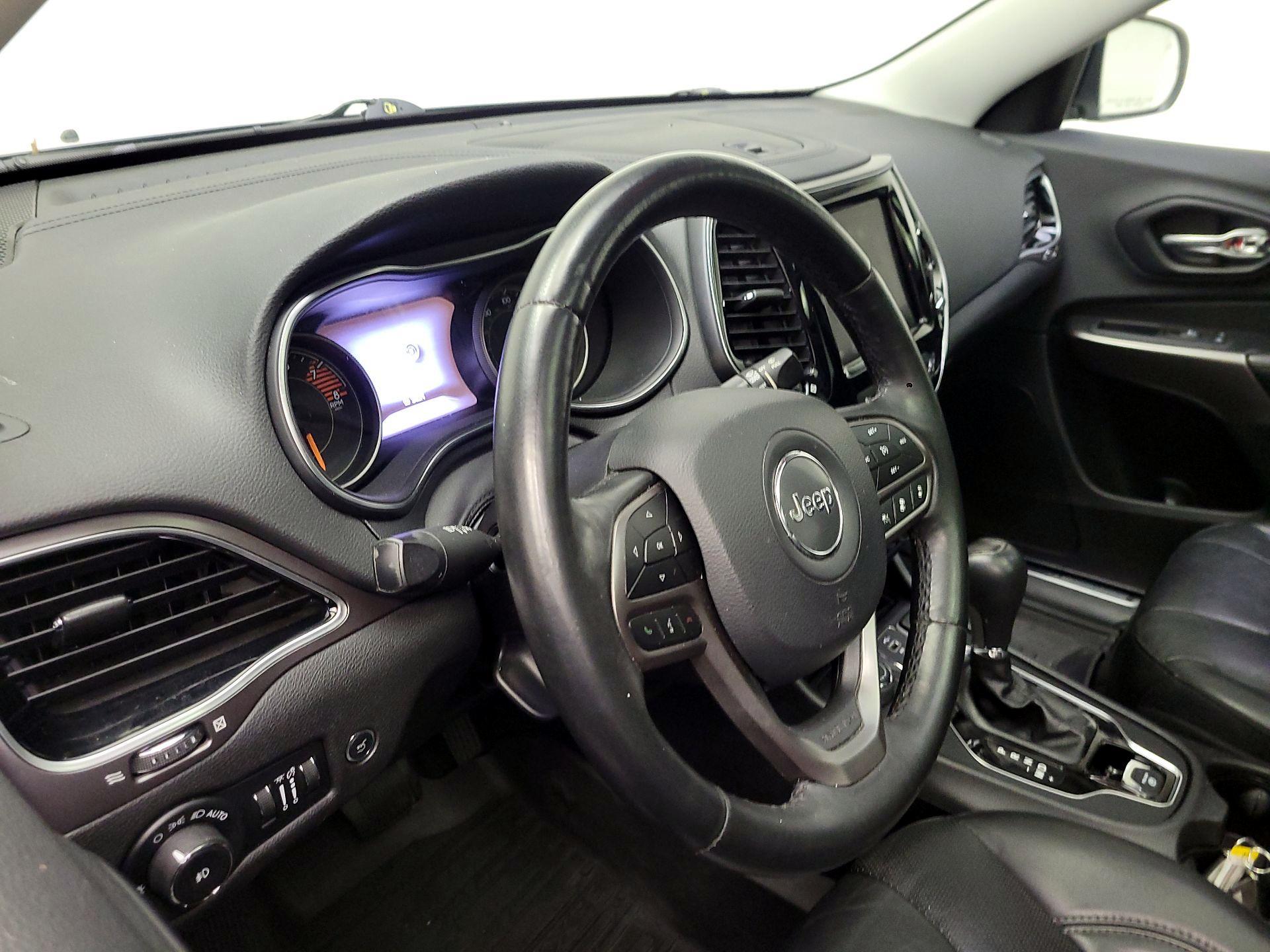 Thumbnail: 2019 Jeep Cherokee - 9