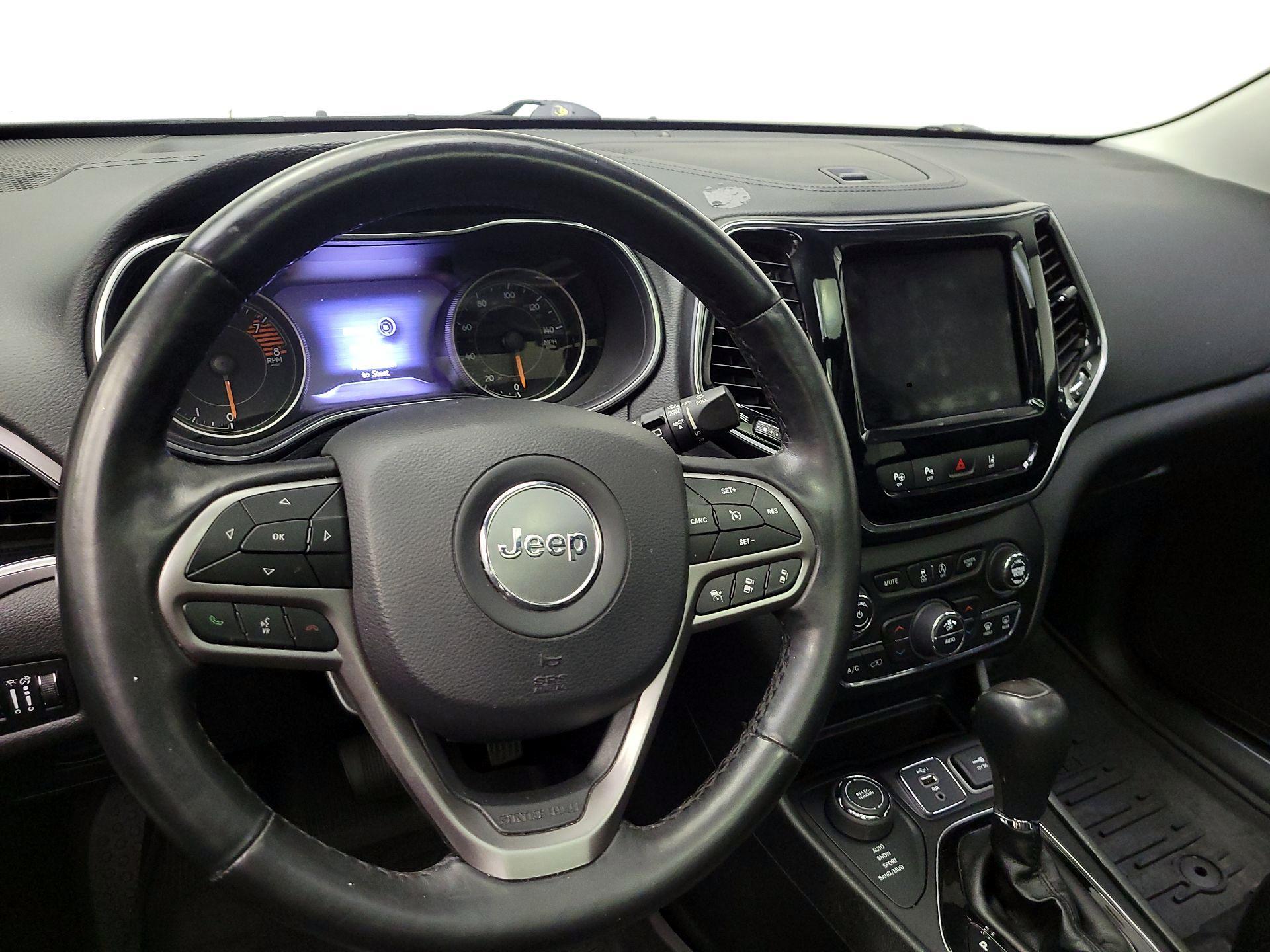 Thumbnail: 2019 Jeep Cherokee - 10