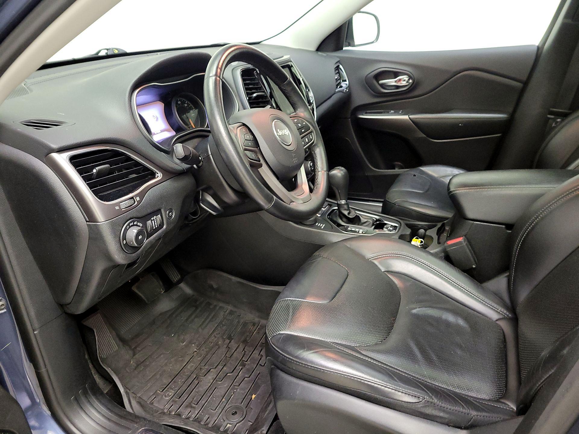 Thumbnail: 2019 Jeep Cherokee - 11