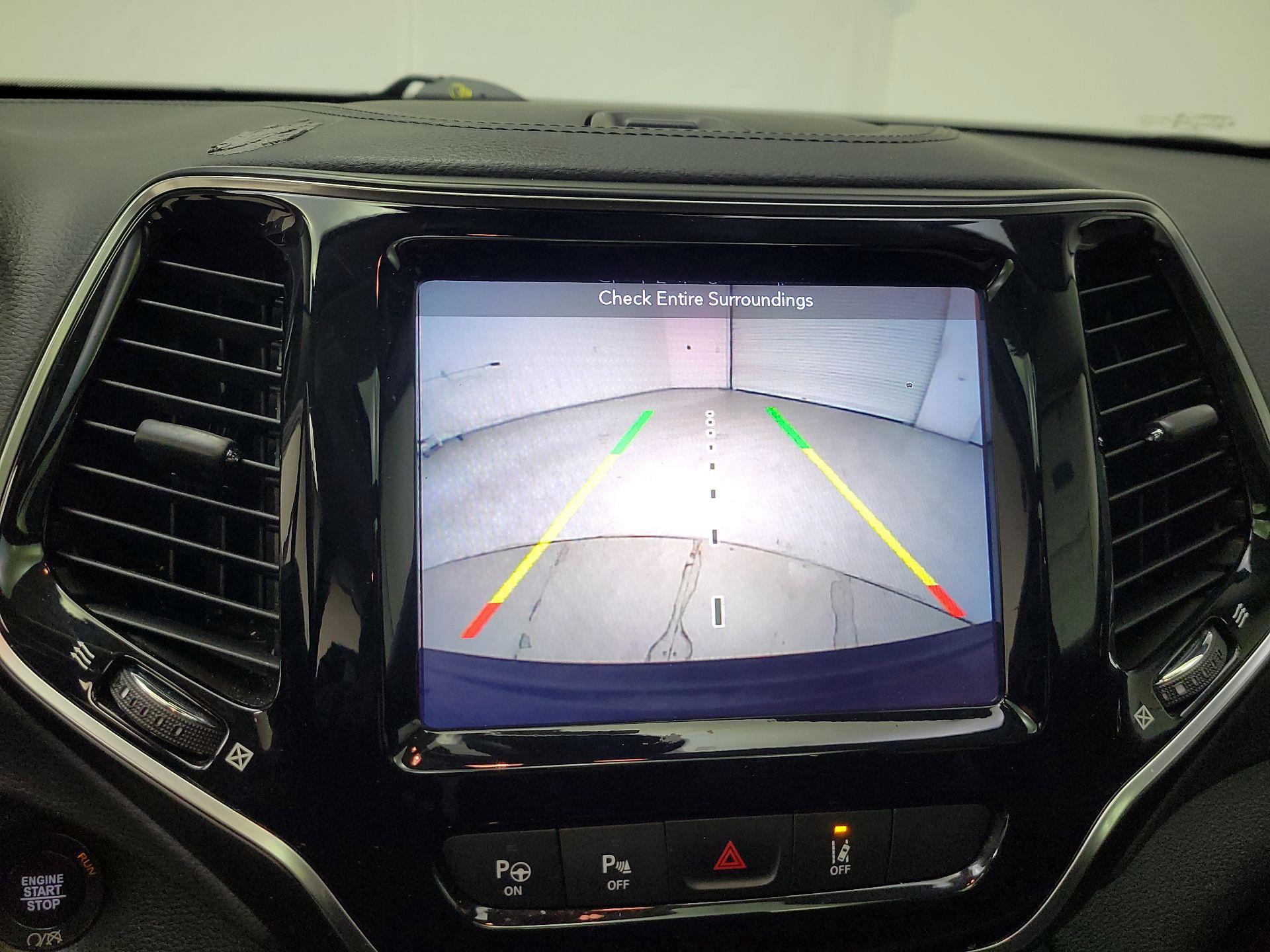 Thumbnail: 2019 Jeep Cherokee - 14