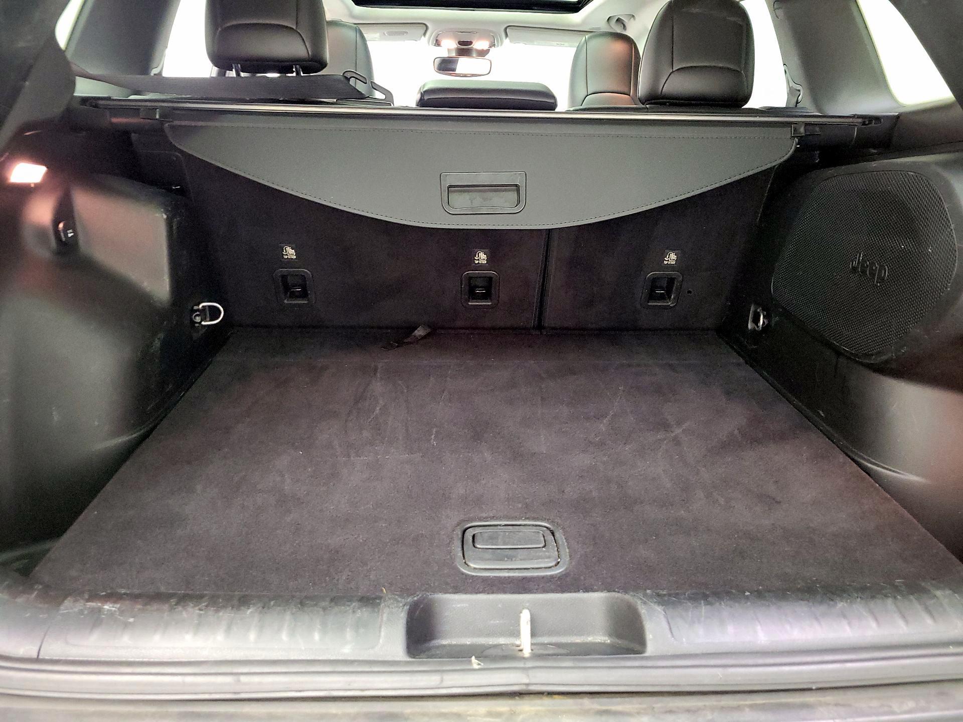 Thumbnail: 2019 Jeep Cherokee - 20