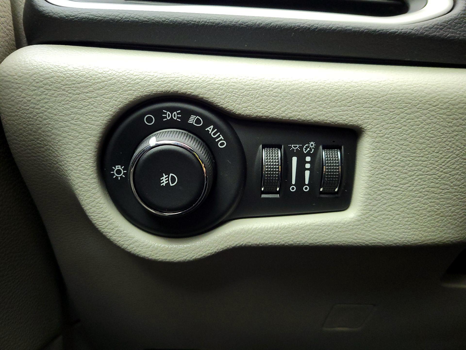 Thumbnail: 2017 Chrysler Pacifica - 13