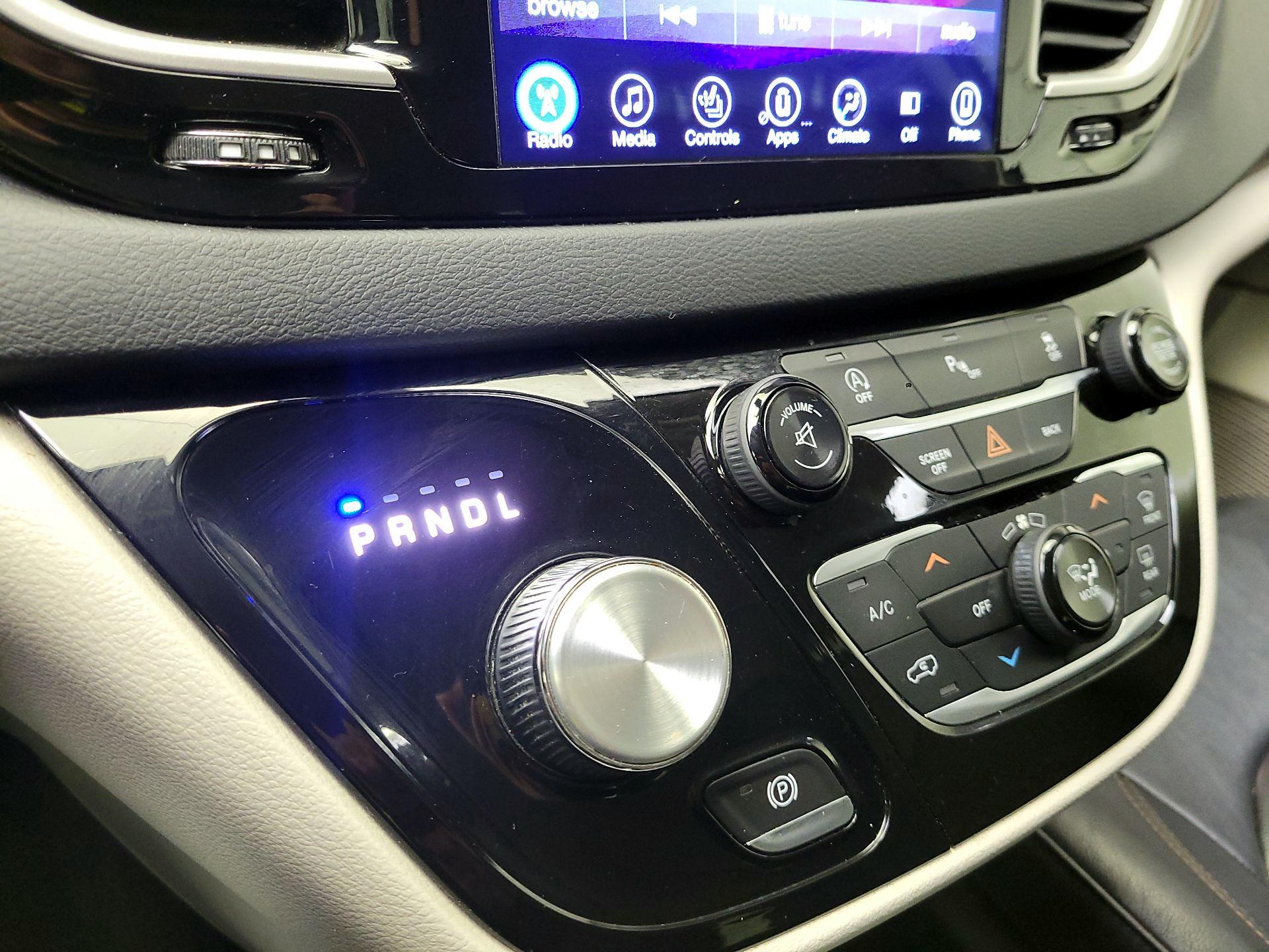 Thumbnail: 2017 Chrysler Pacifica - 17