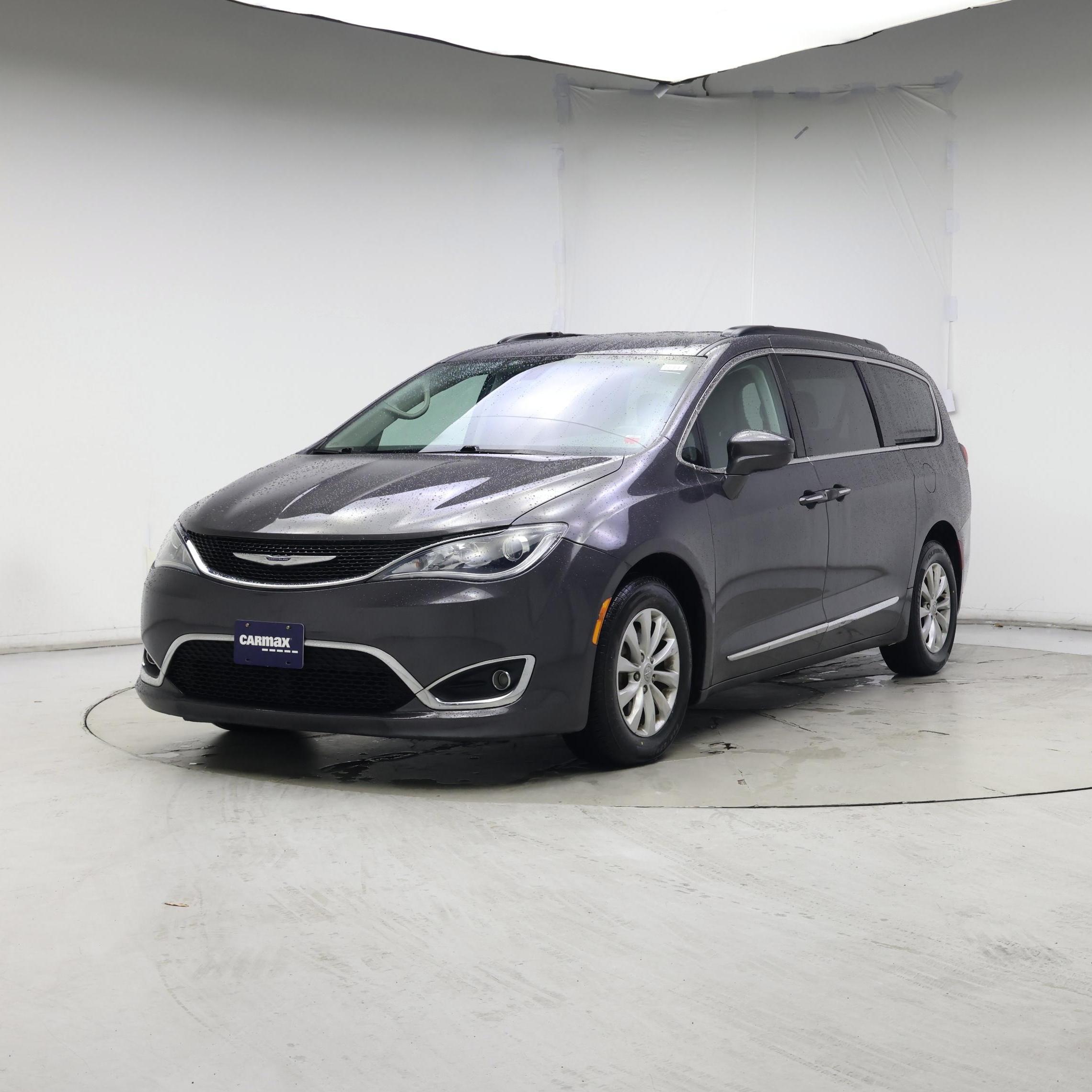 Thumbnail: 2017 Chrysler Pacifica - 4
