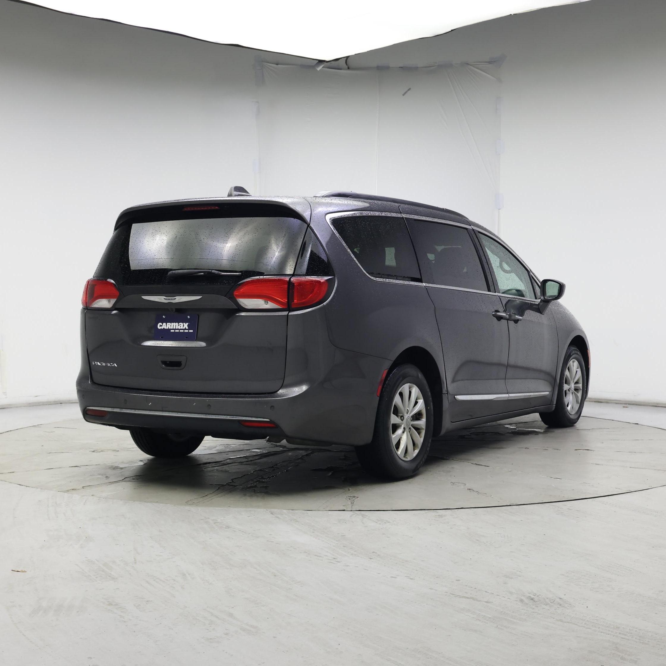 Thumbnail: 2017 Chrysler Pacifica - 8