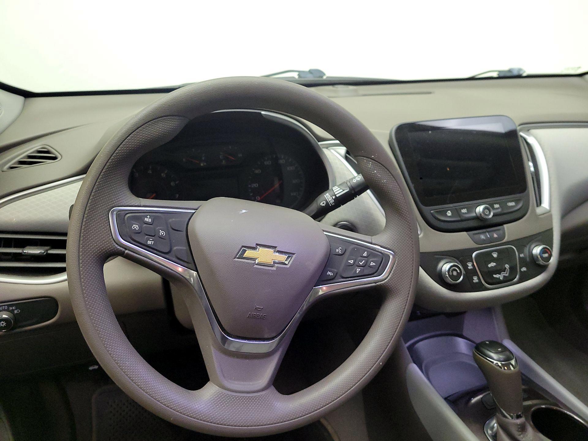 Thumbnail: 2020 Chevrolet Malibu - 10