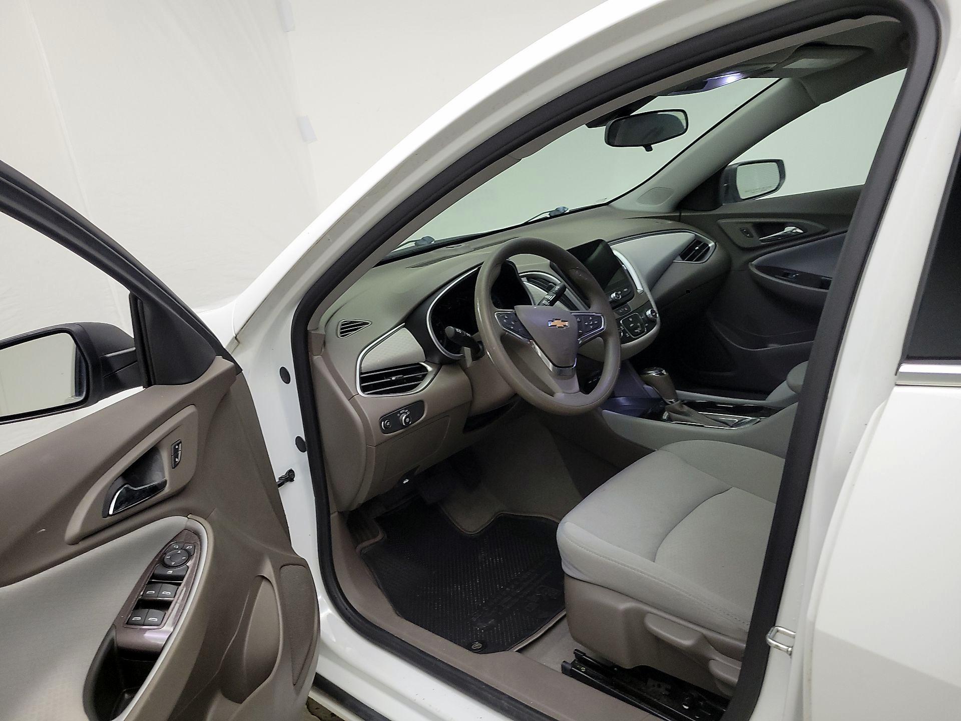 Thumbnail: 2020 Chevrolet Malibu - 11