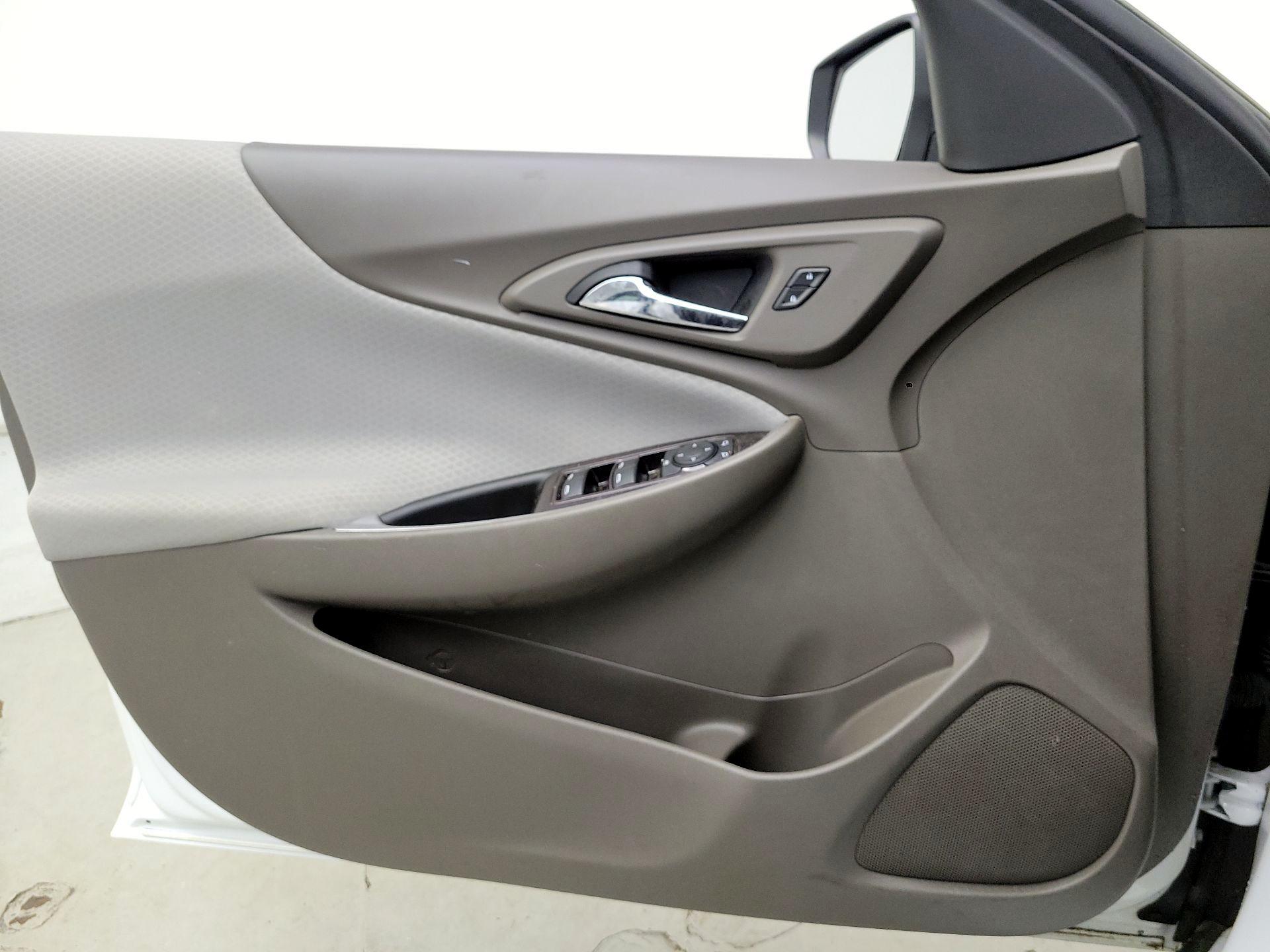 Thumbnail: 2020 Chevrolet Malibu - 12