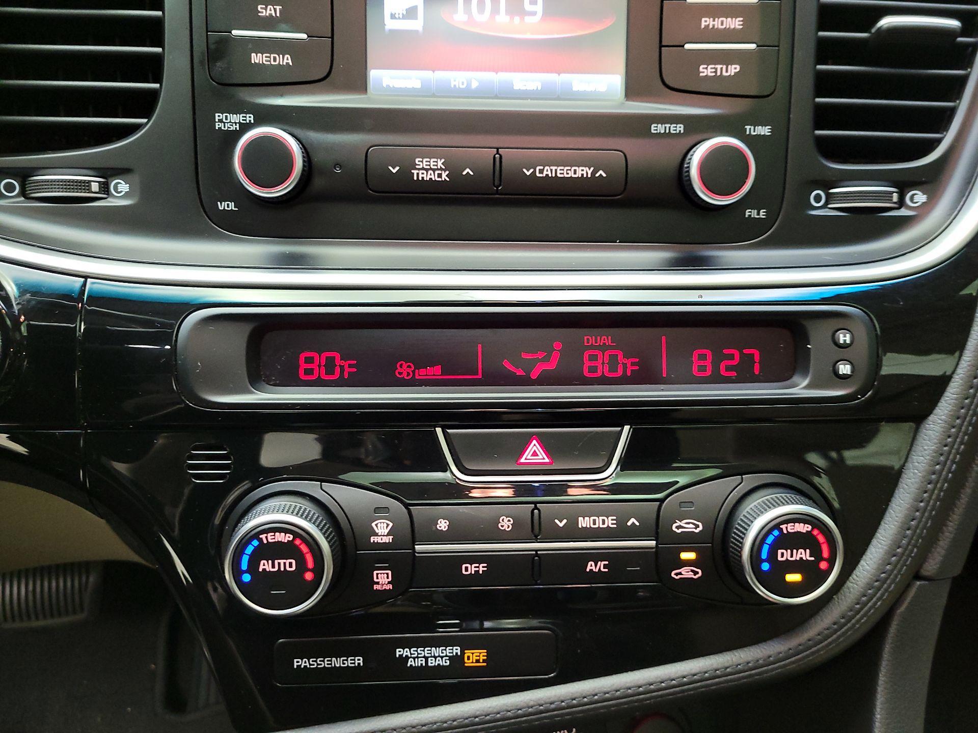 Thumbnail: 2015 Kia Optima - 16