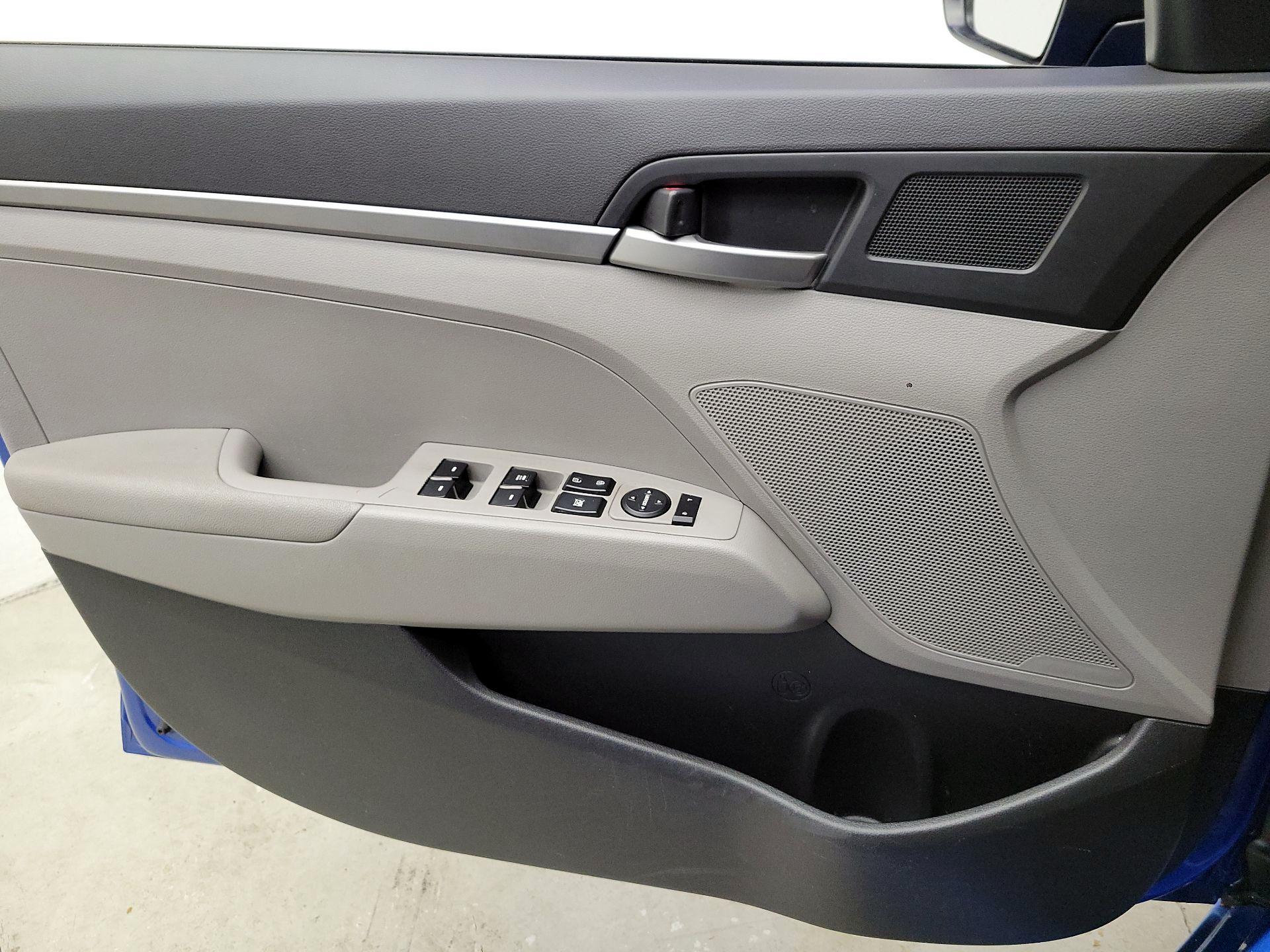 Thumbnail: 2017 Hyundai Elantra - 12