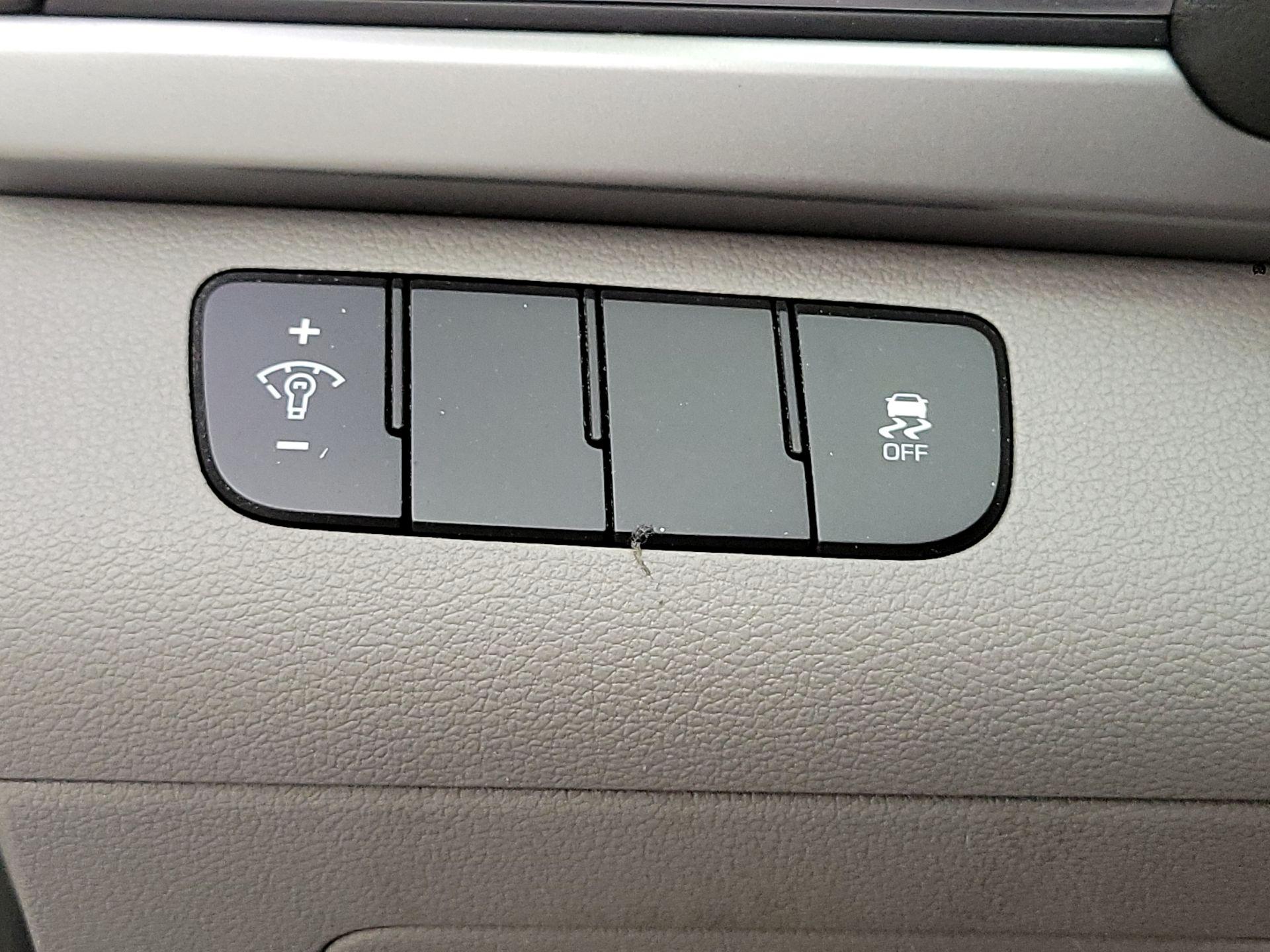 Thumbnail: 2017 Hyundai Elantra - 13