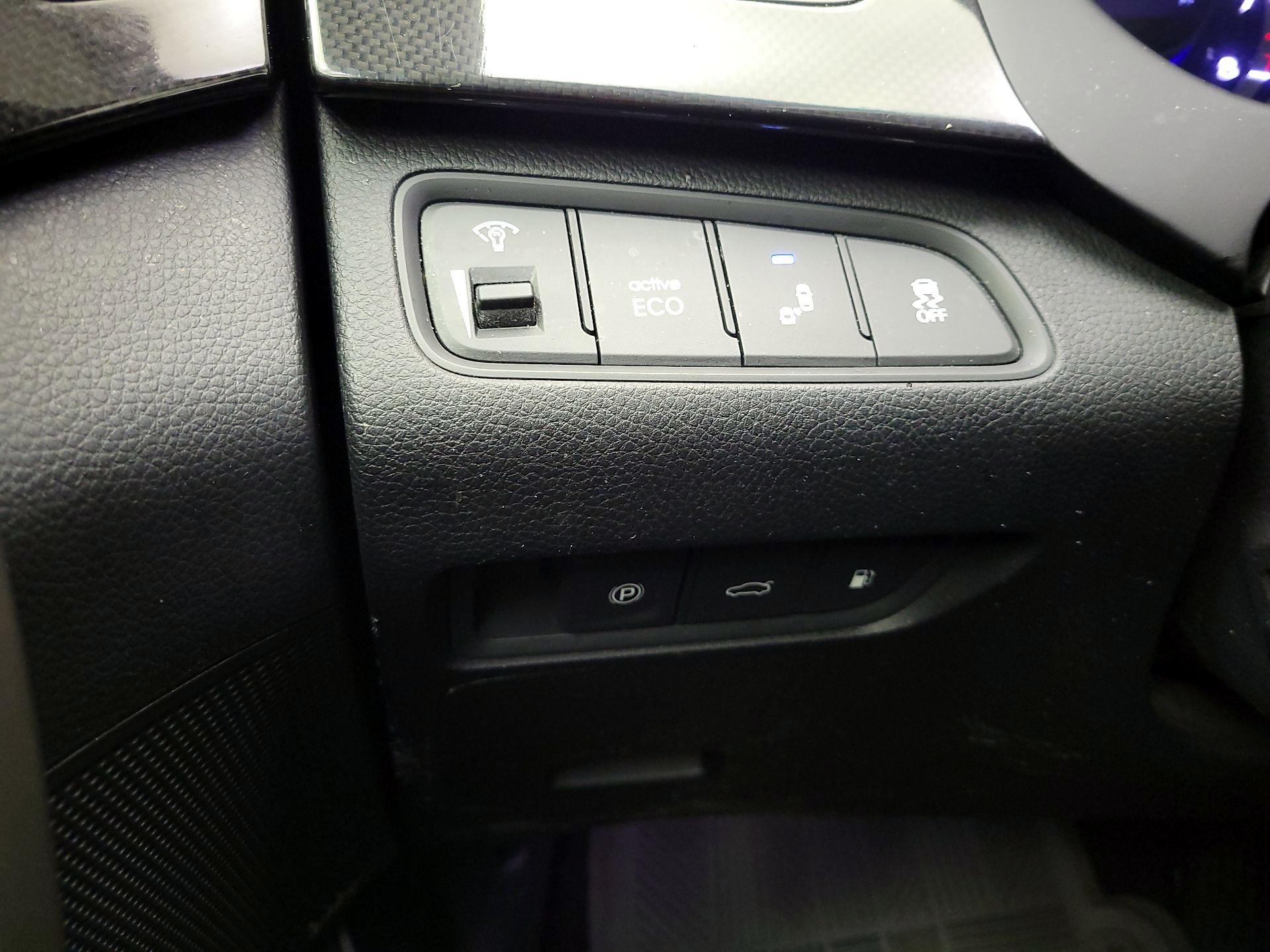 Thumbnail: 2017 Hyundai Azera - 13