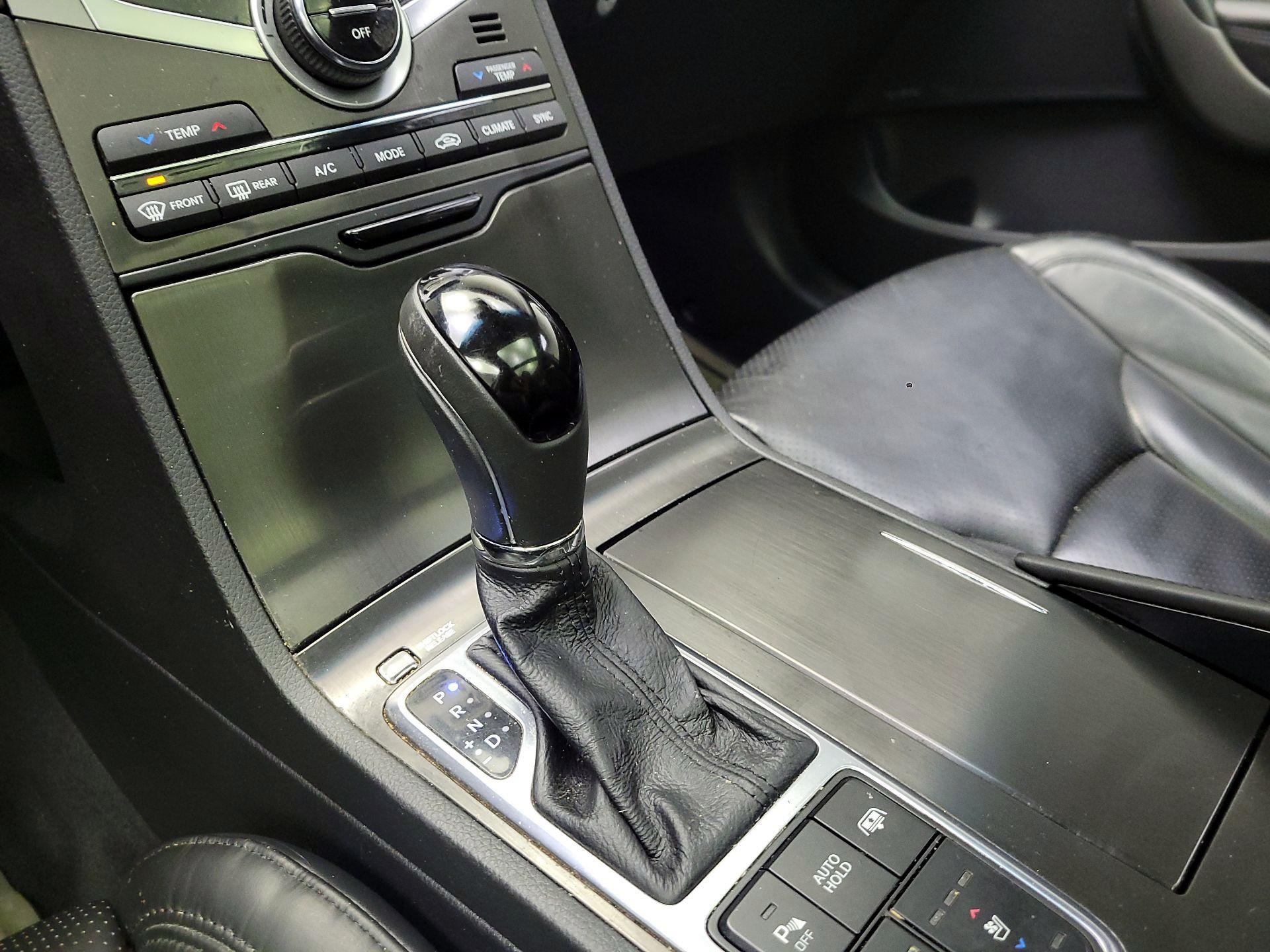 Thumbnail: 2017 Hyundai Azera - 18