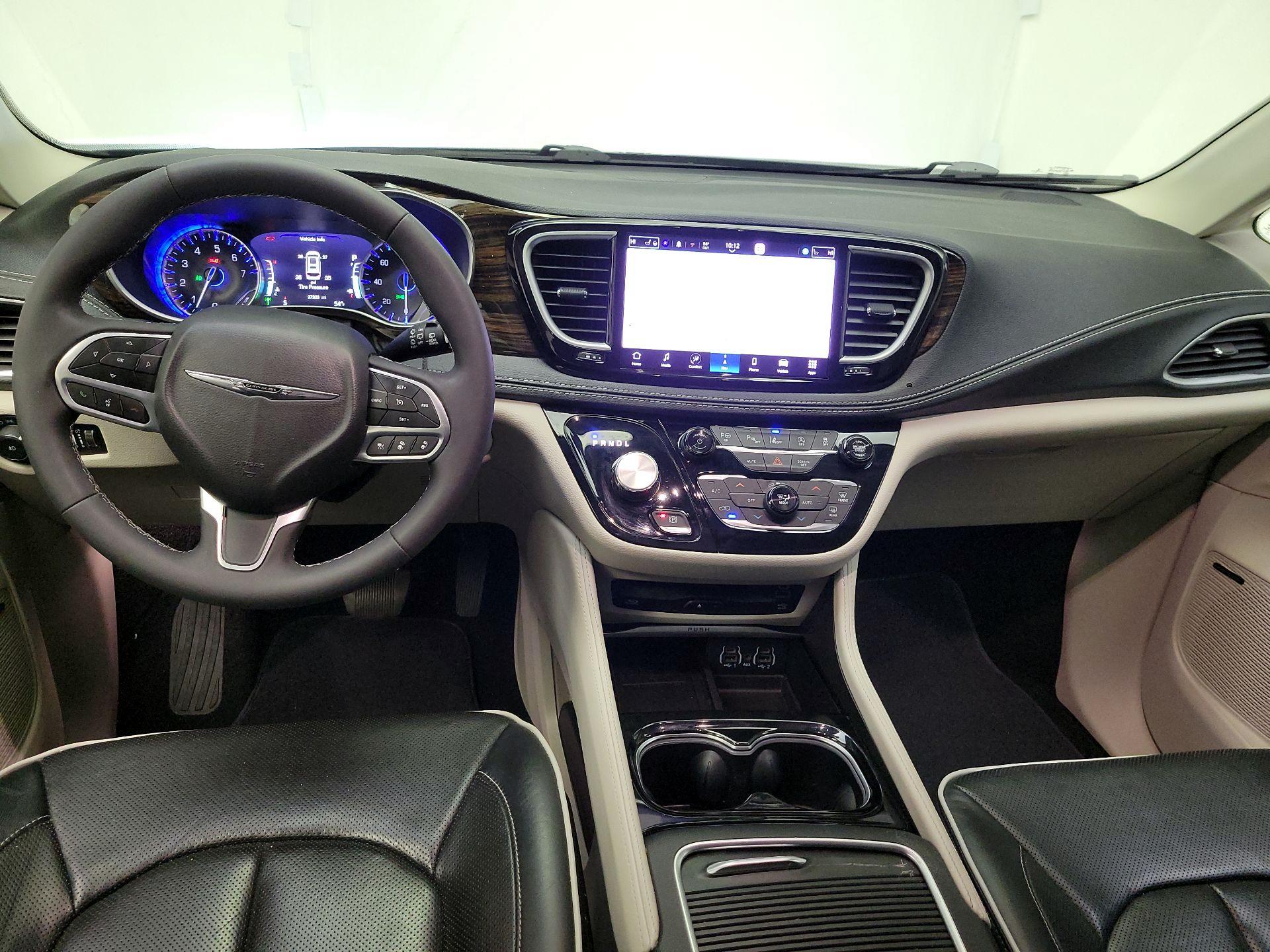 Thumbnail: 2023 Chrysler Pacifica - 9