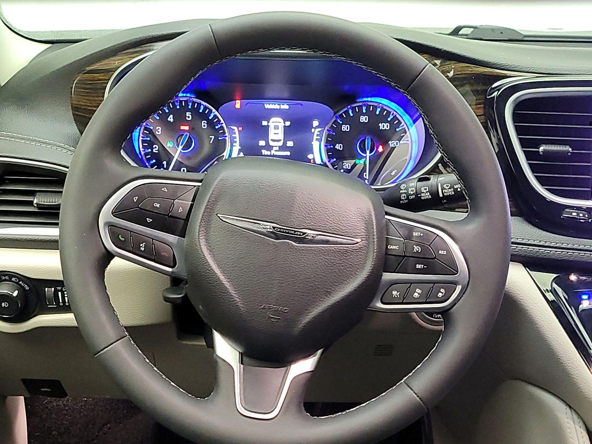 Thumbnail: 2023 Chrysler Pacifica - 10