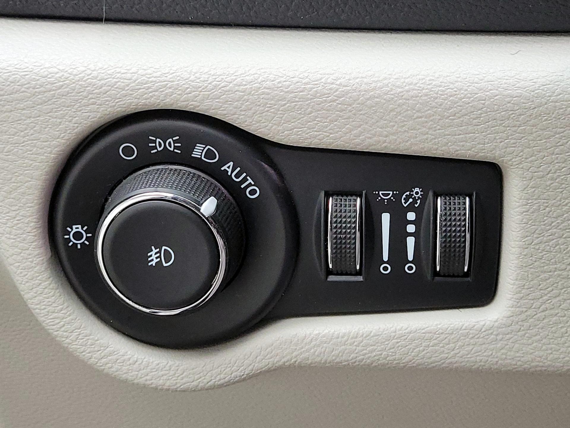 Thumbnail: 2023 Chrysler Pacifica - 13