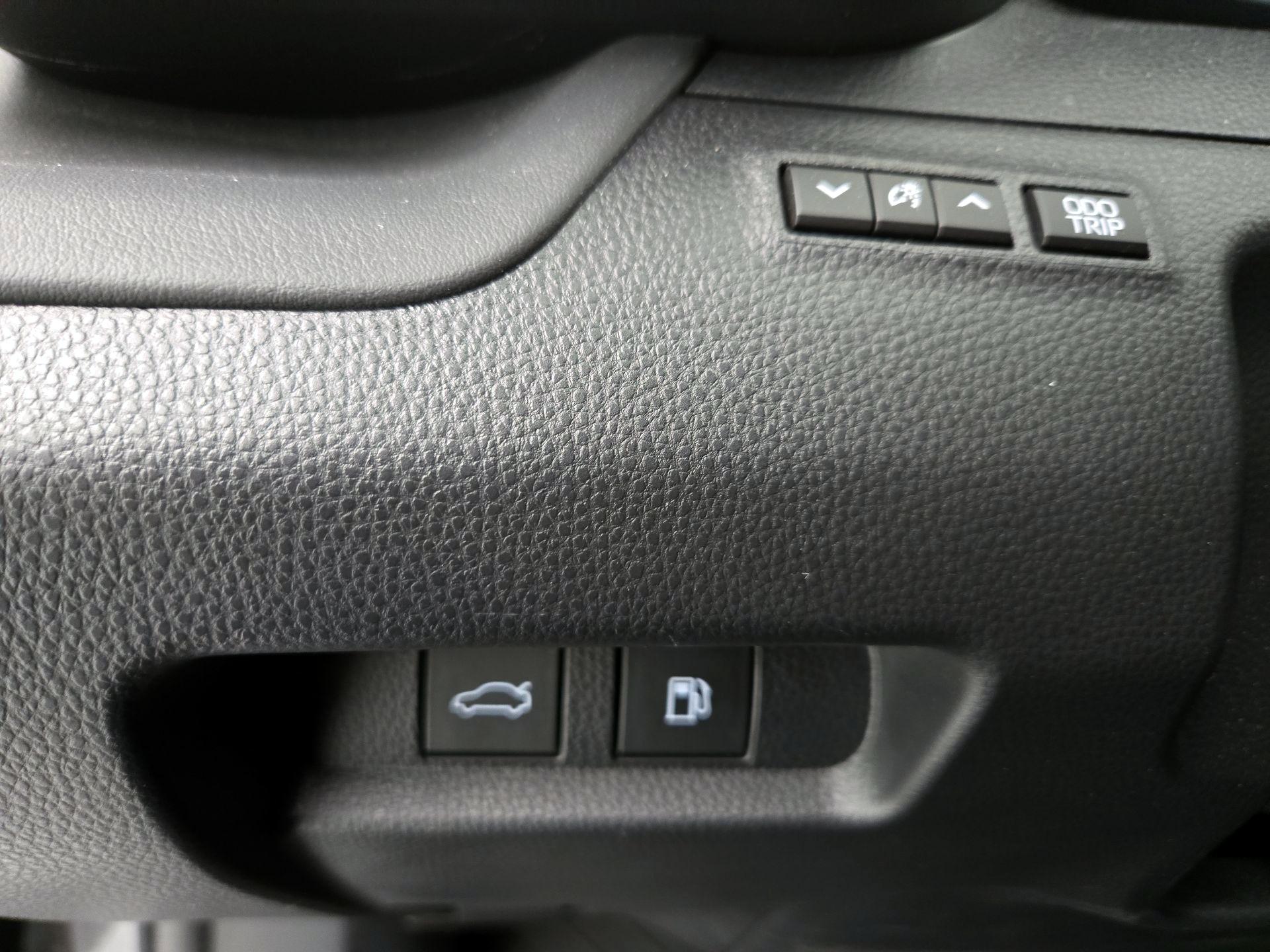 Thumbnail: 2023 Toyota Crown - 13